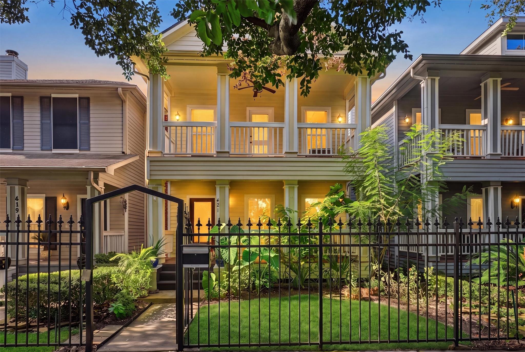 421 Westmoreland Street, Houston Tx 77006 Property Photo 1