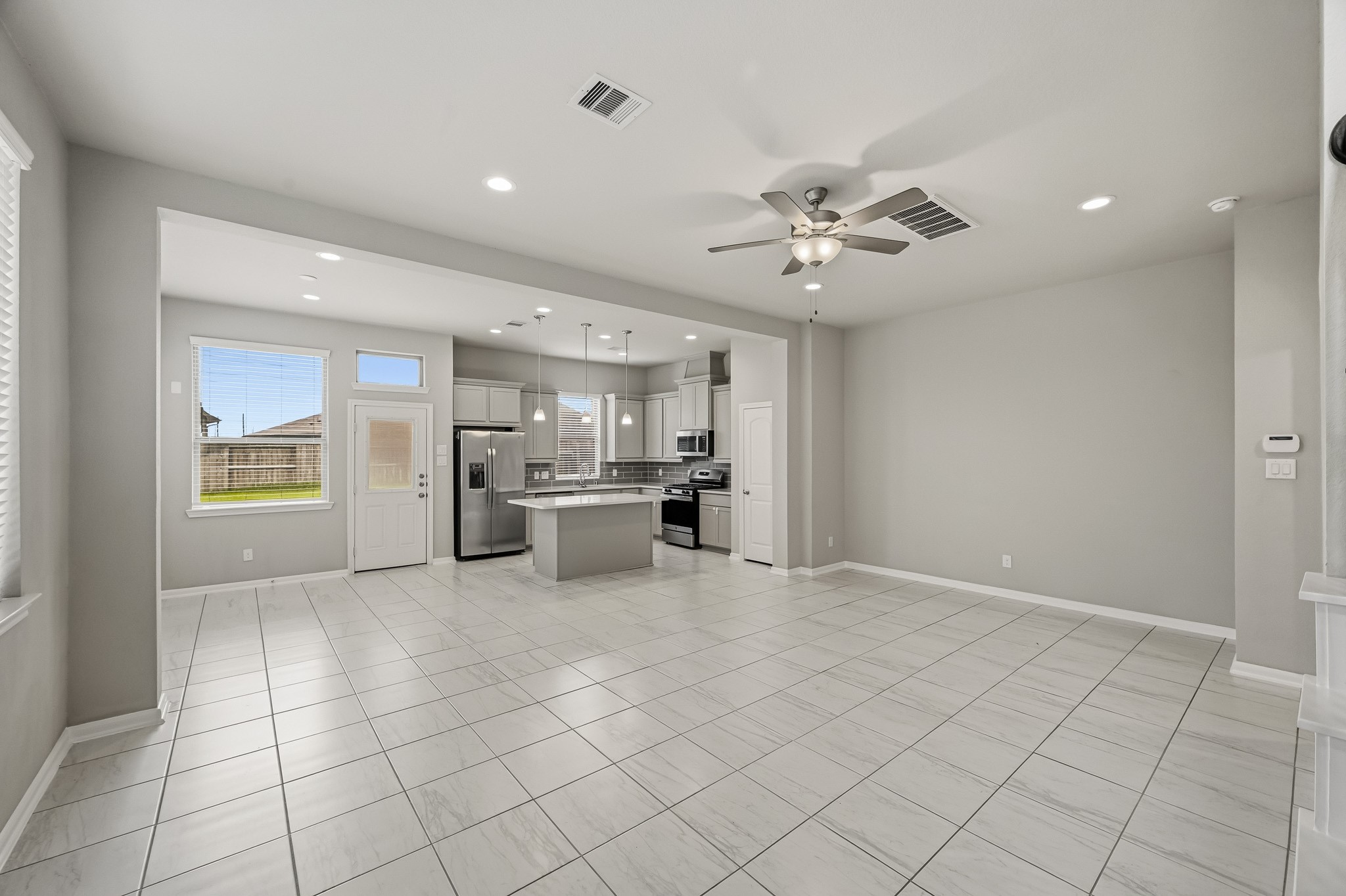 8718 Laurel Crest Drive Property Photo 5
