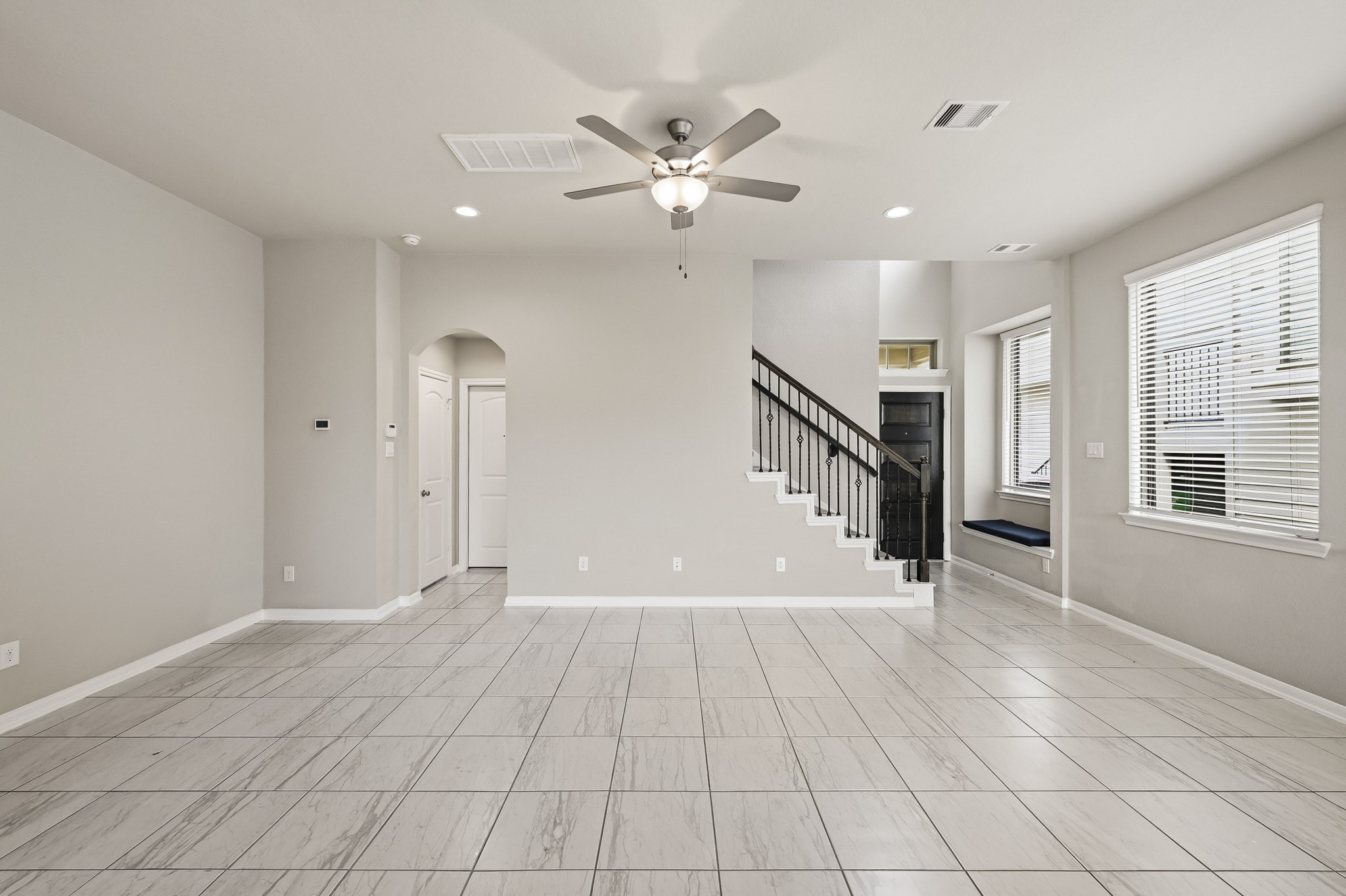 8718 Laurel Crest Drive Property Photo 7