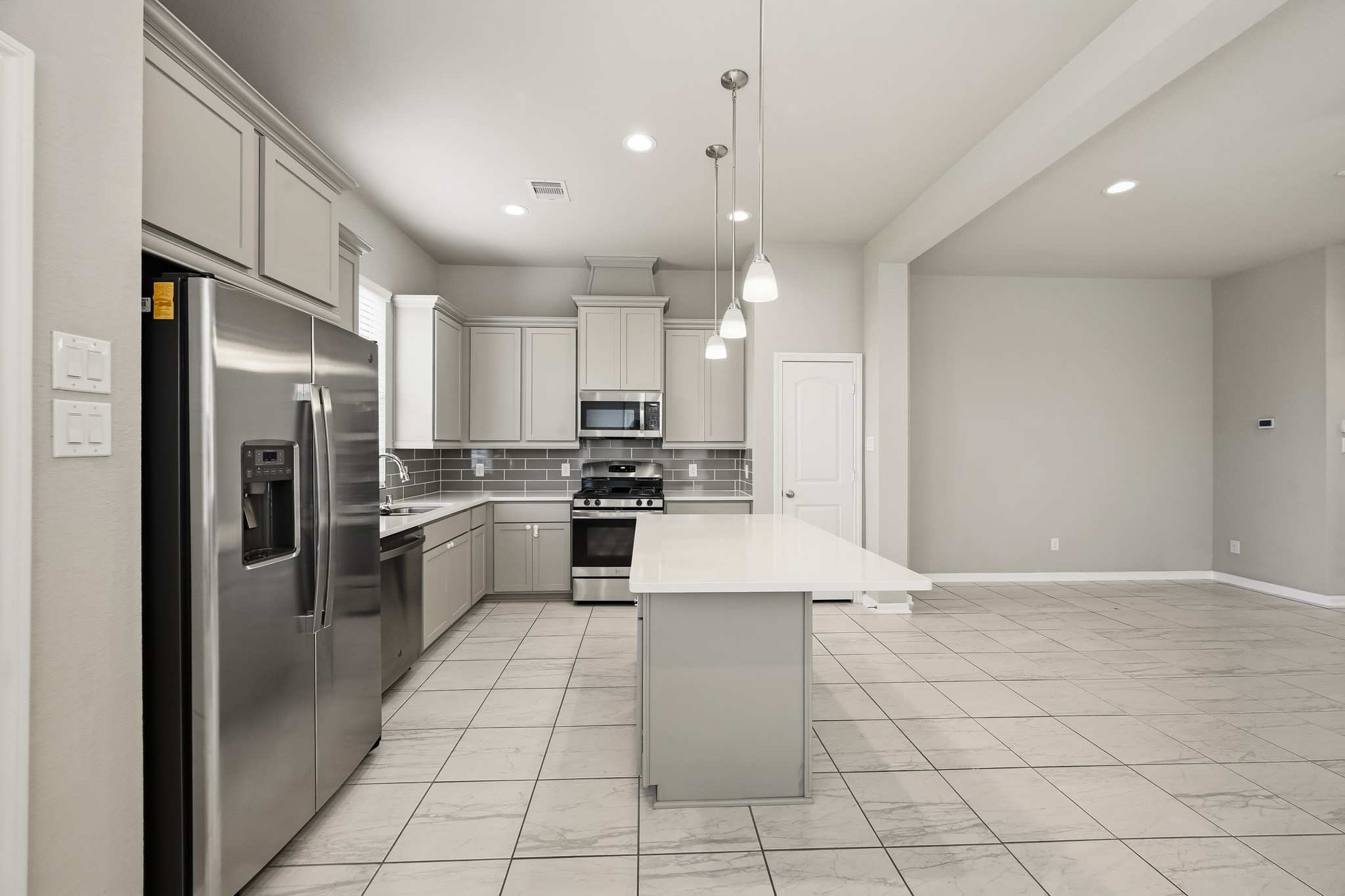 8718 Laurel Crest Drive Property Photo 10
