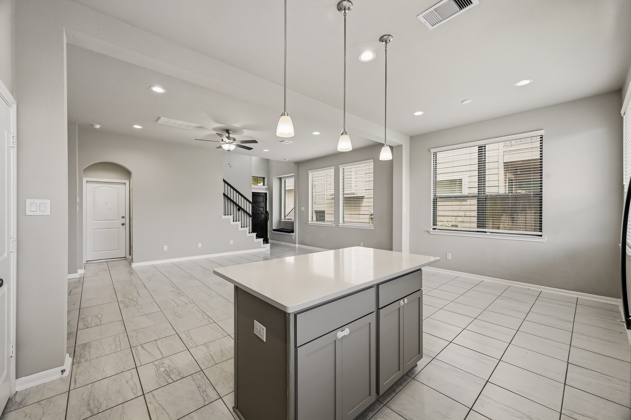 8718 Laurel Crest Drive Property Photo 11