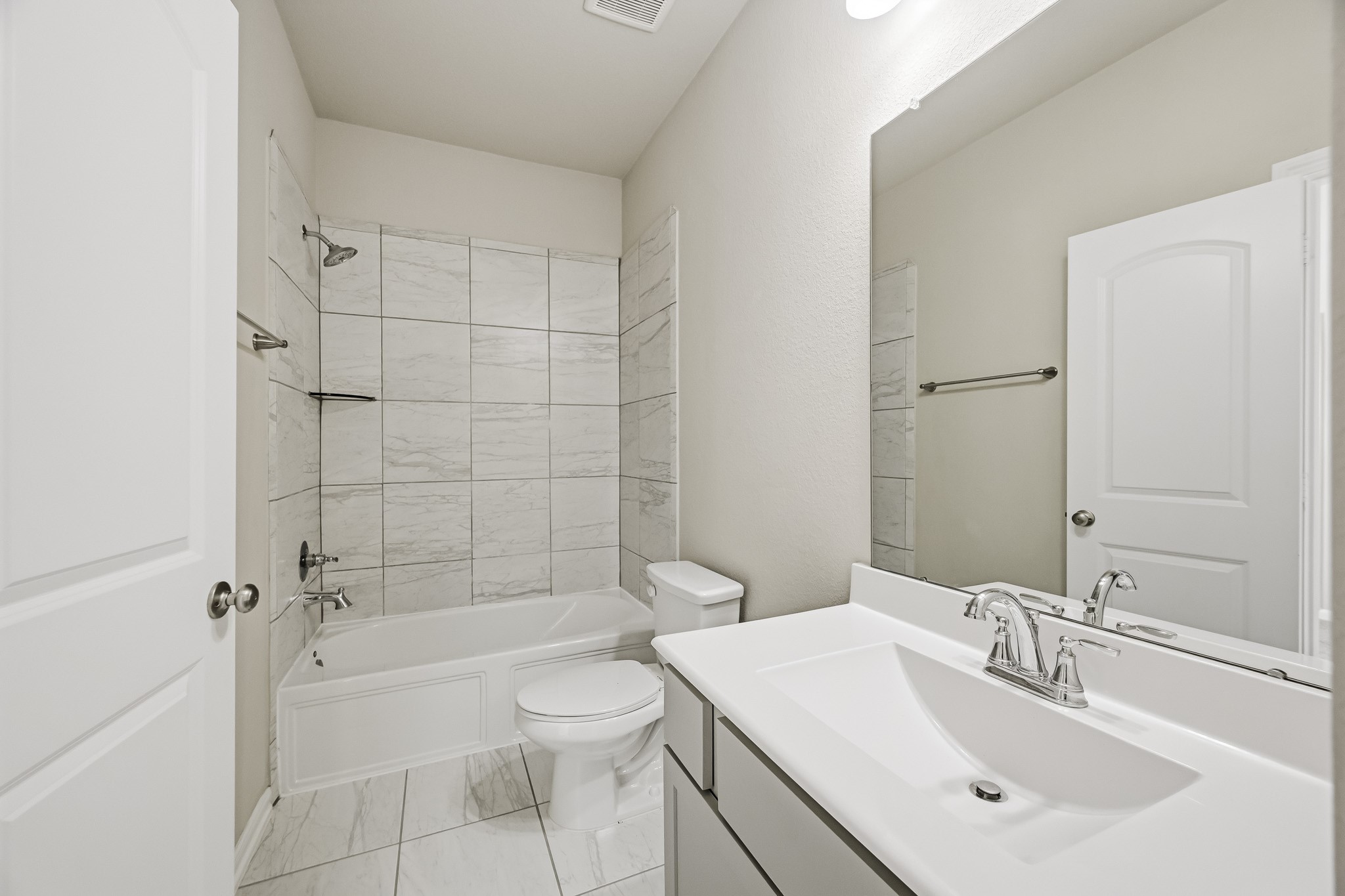 8718 Laurel Crest Drive Property Photo 14
