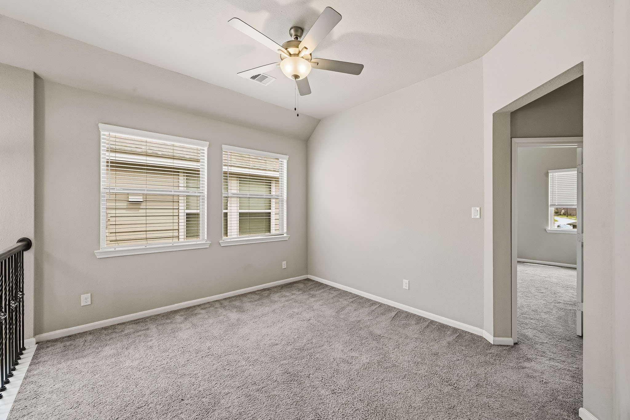 8718 Laurel Crest Drive Property Photo 15