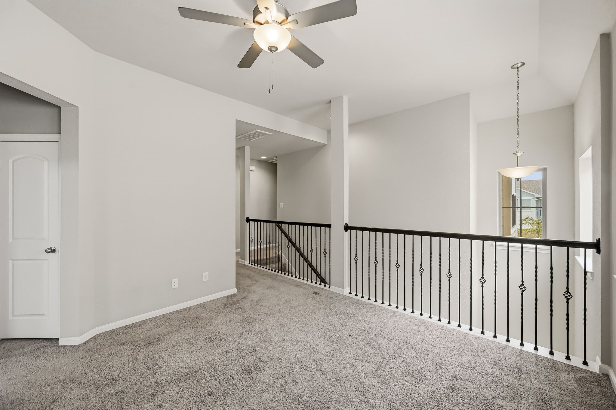 8718 Laurel Crest Drive Property Photo 16
