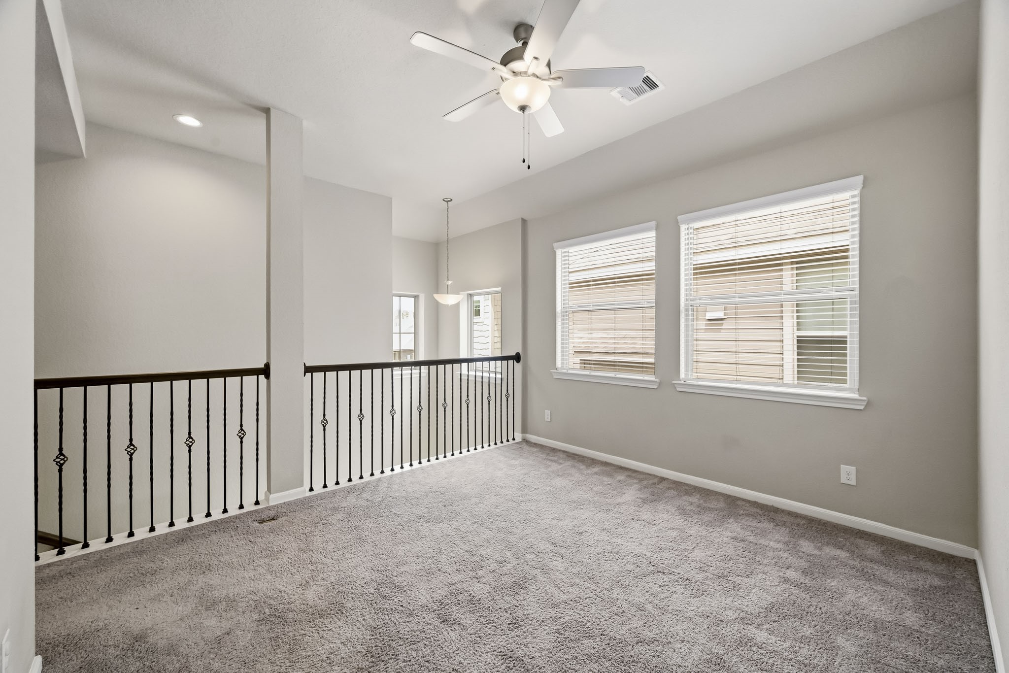 8718 Laurel Crest Drive Property Photo 17