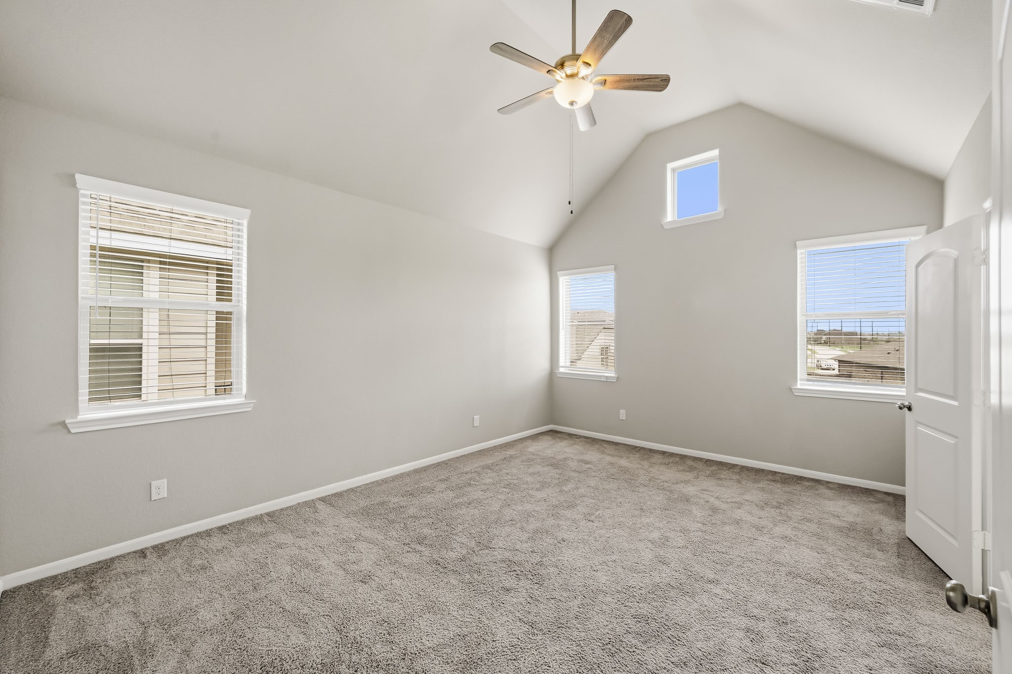 8718 Laurel Crest Drive Property Photo 19