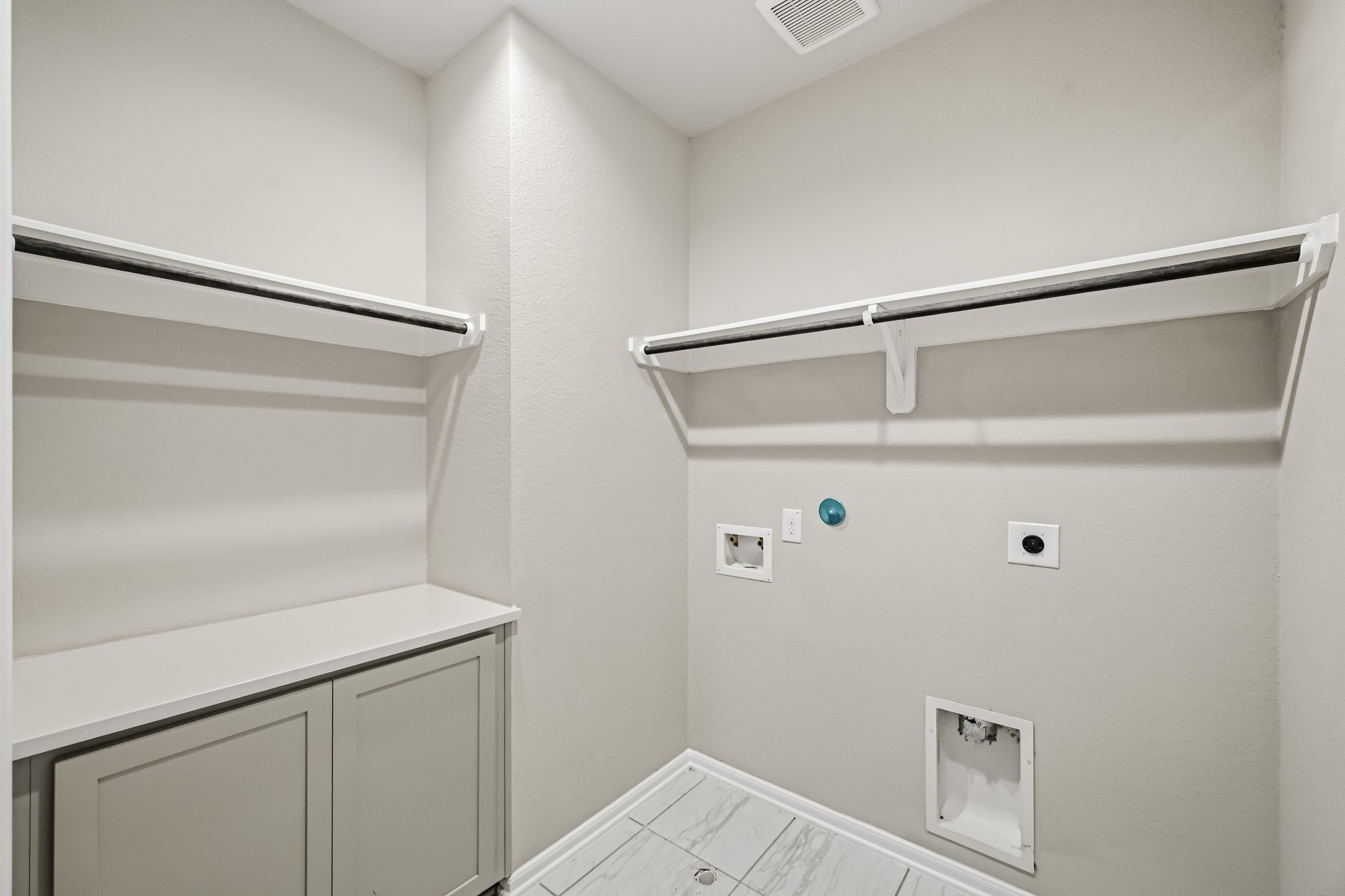 8718 Laurel Crest Drive Property Photo 32