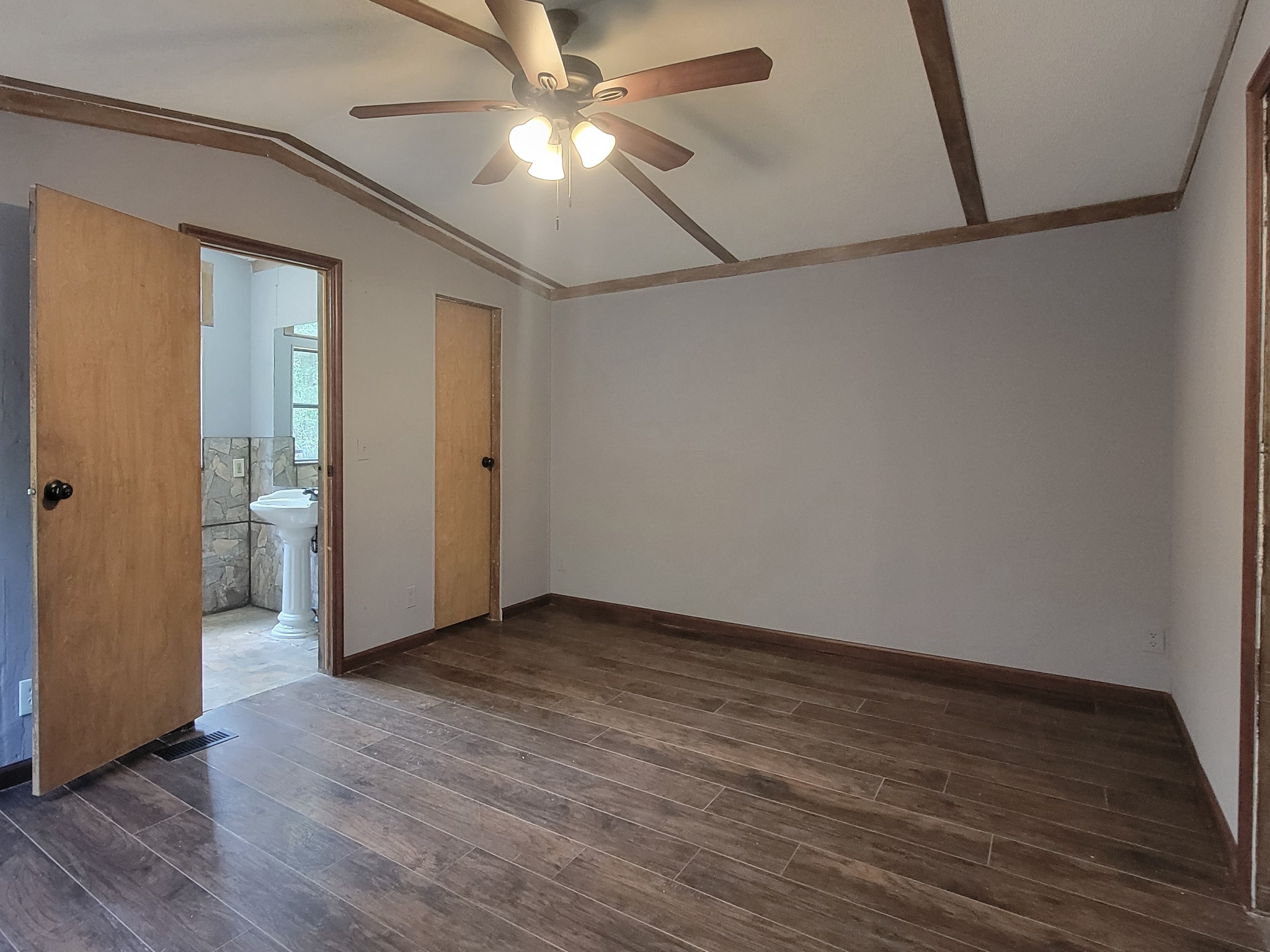 124 Mockingbird Lane Property Photo 12
