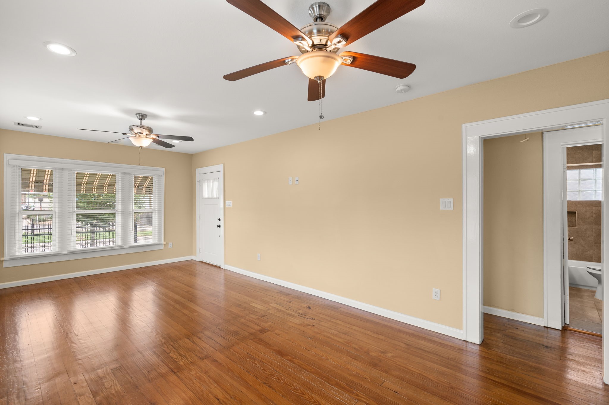 502 Dell Court Property Photo 4