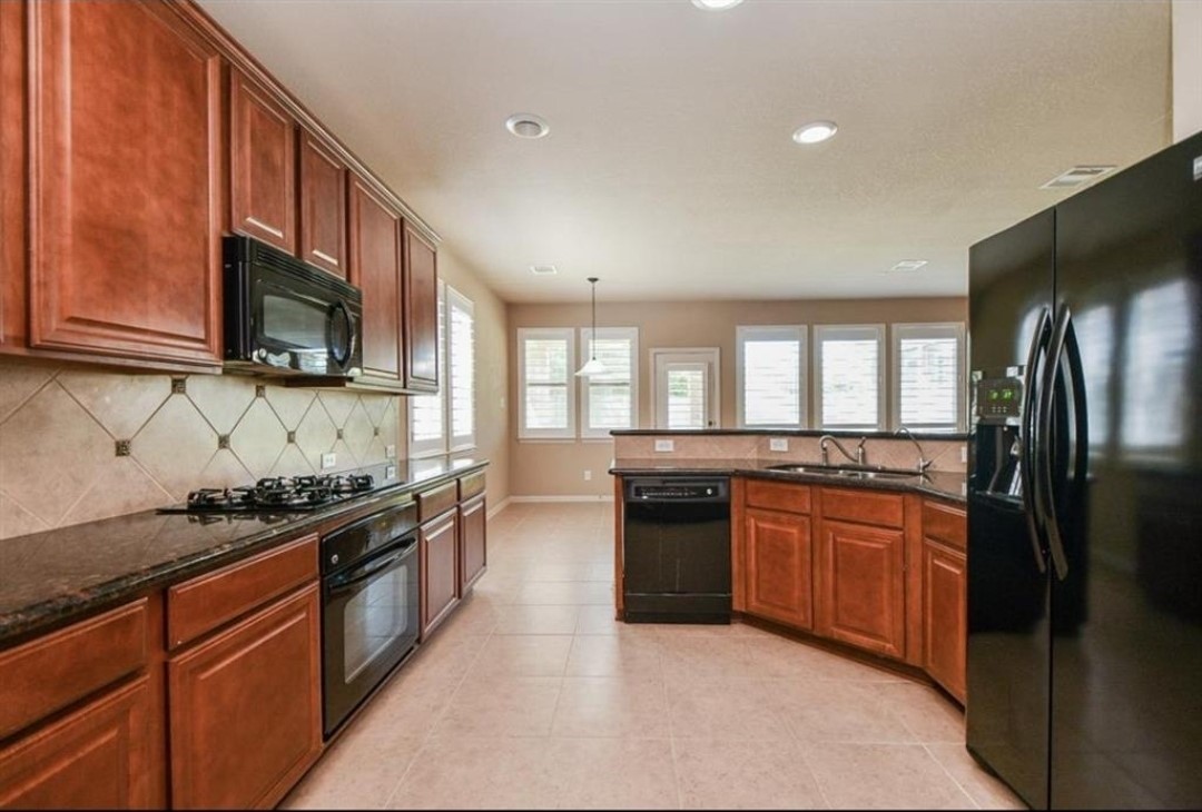 18434 N Settlers Shore Drive Property Photo 4