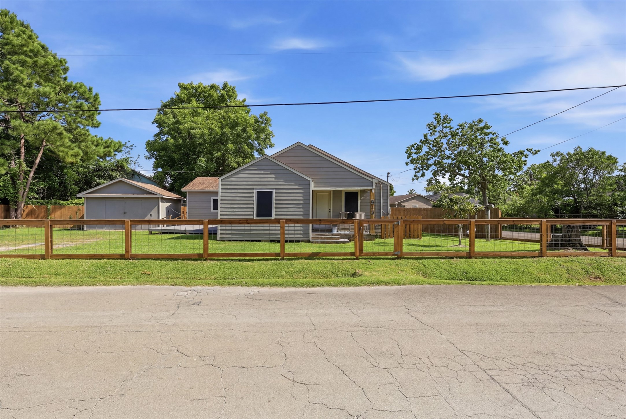 515 Riggs Street Property Photo 3