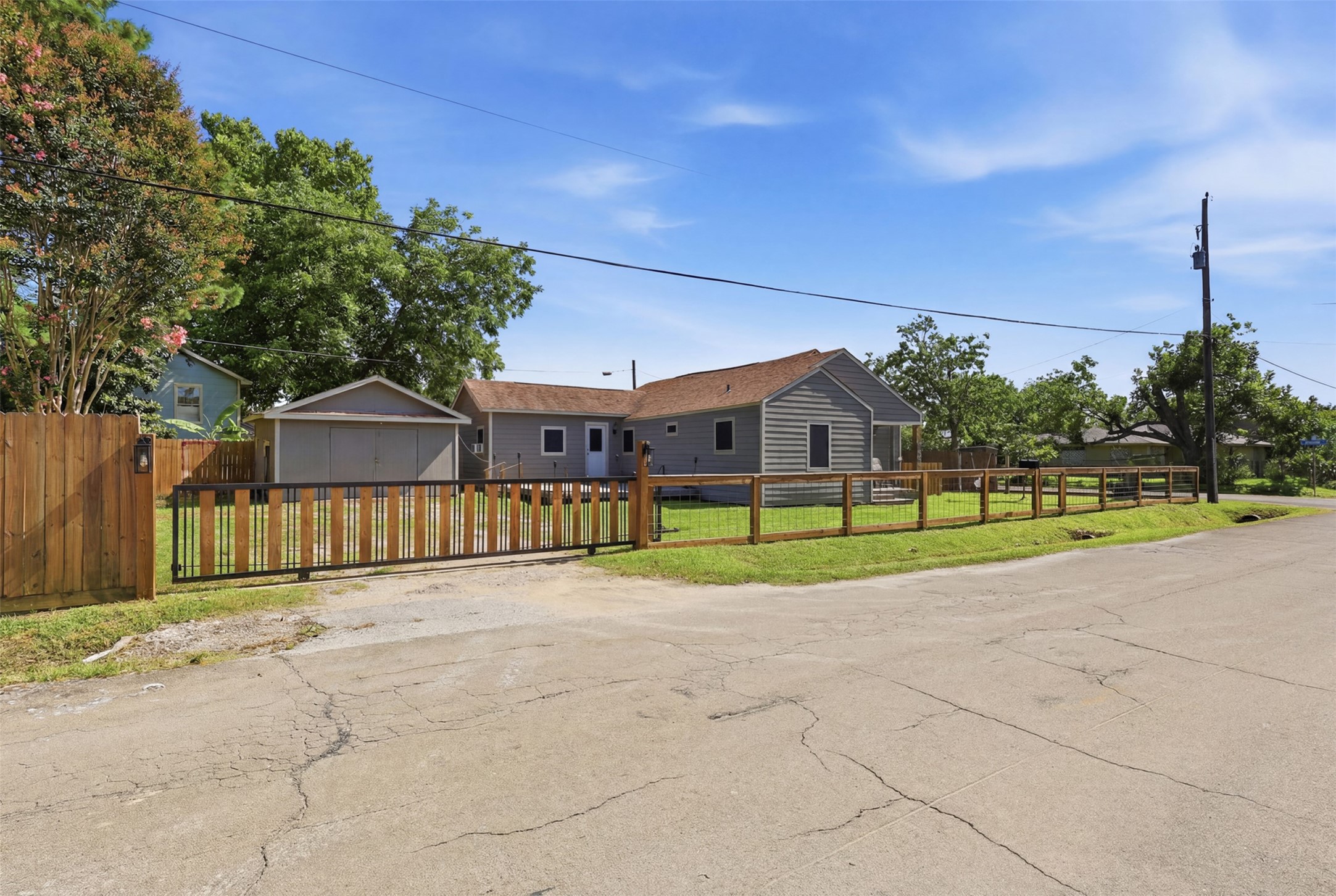 515 Riggs Street Property Photo 6