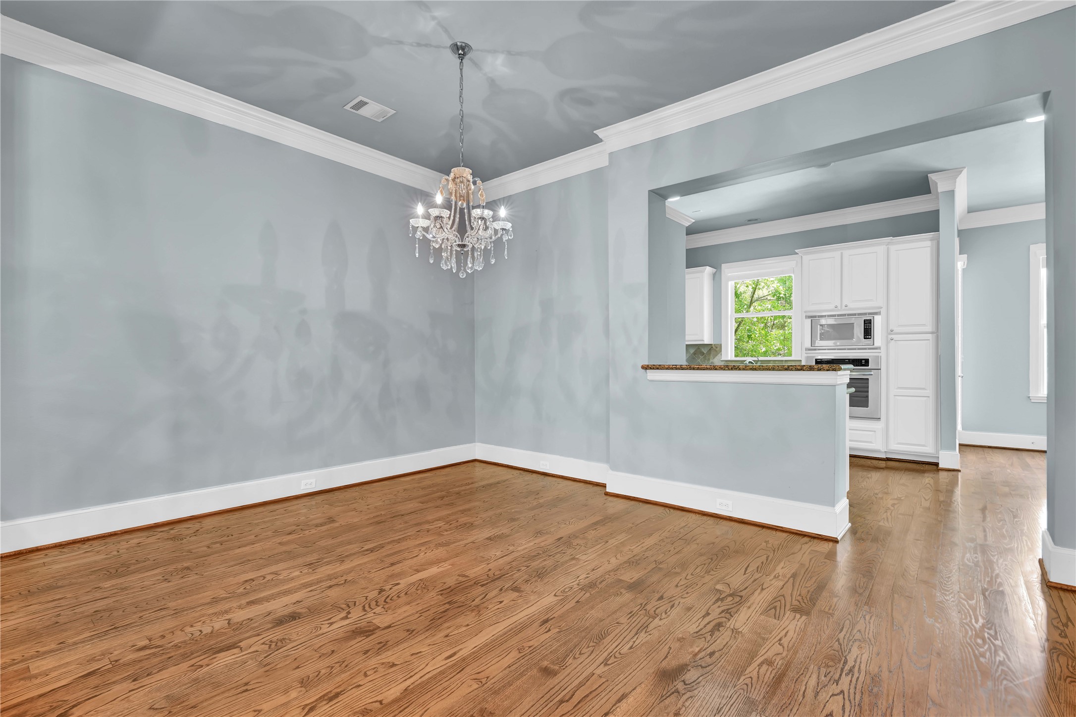 4631 Regent Manor Drive Property Photo 6