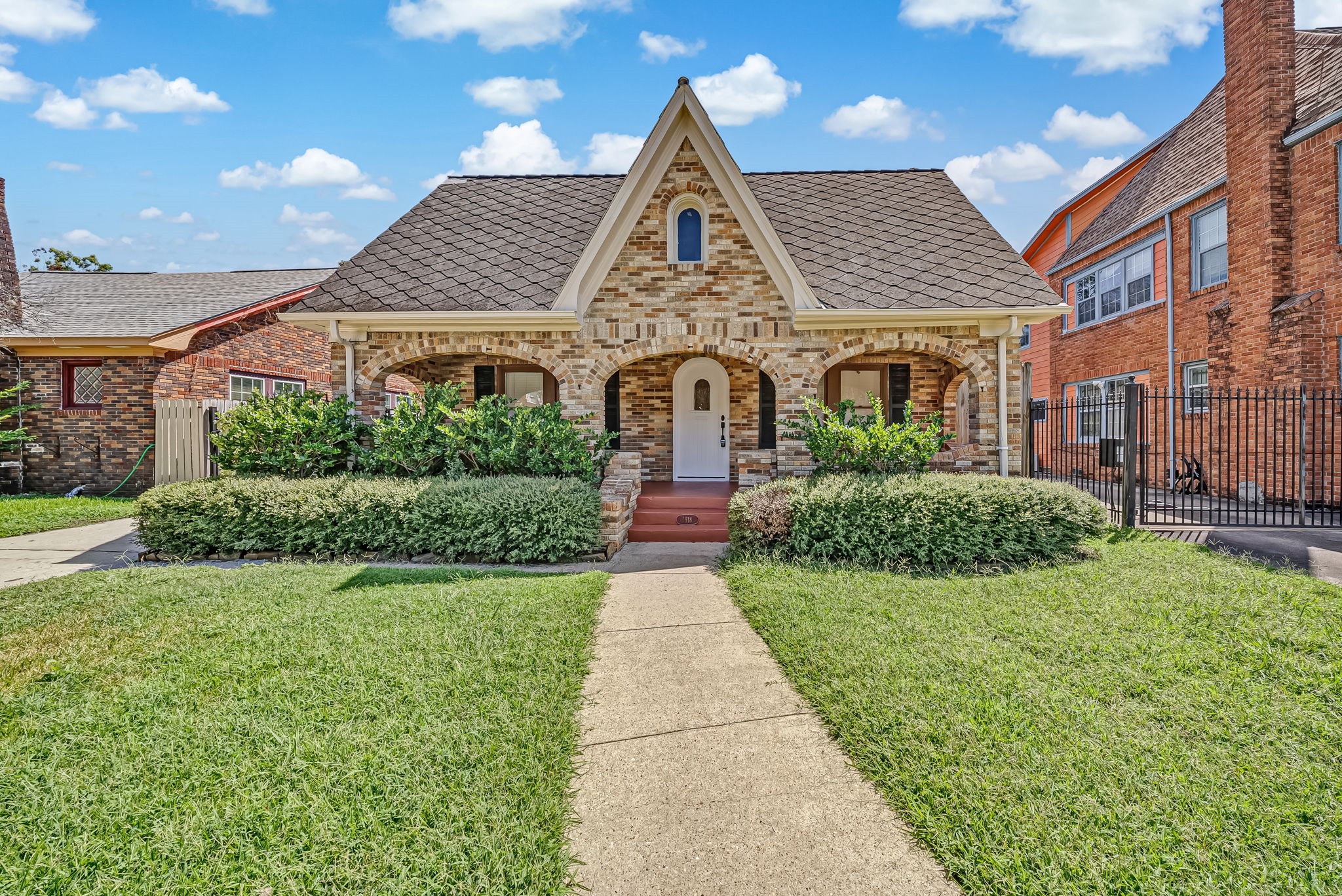 1918 Wentworth Street Property Photo 1