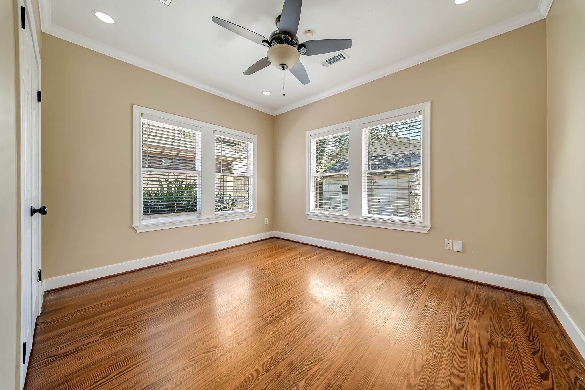 1918 Wentworth Street Property Photo 18