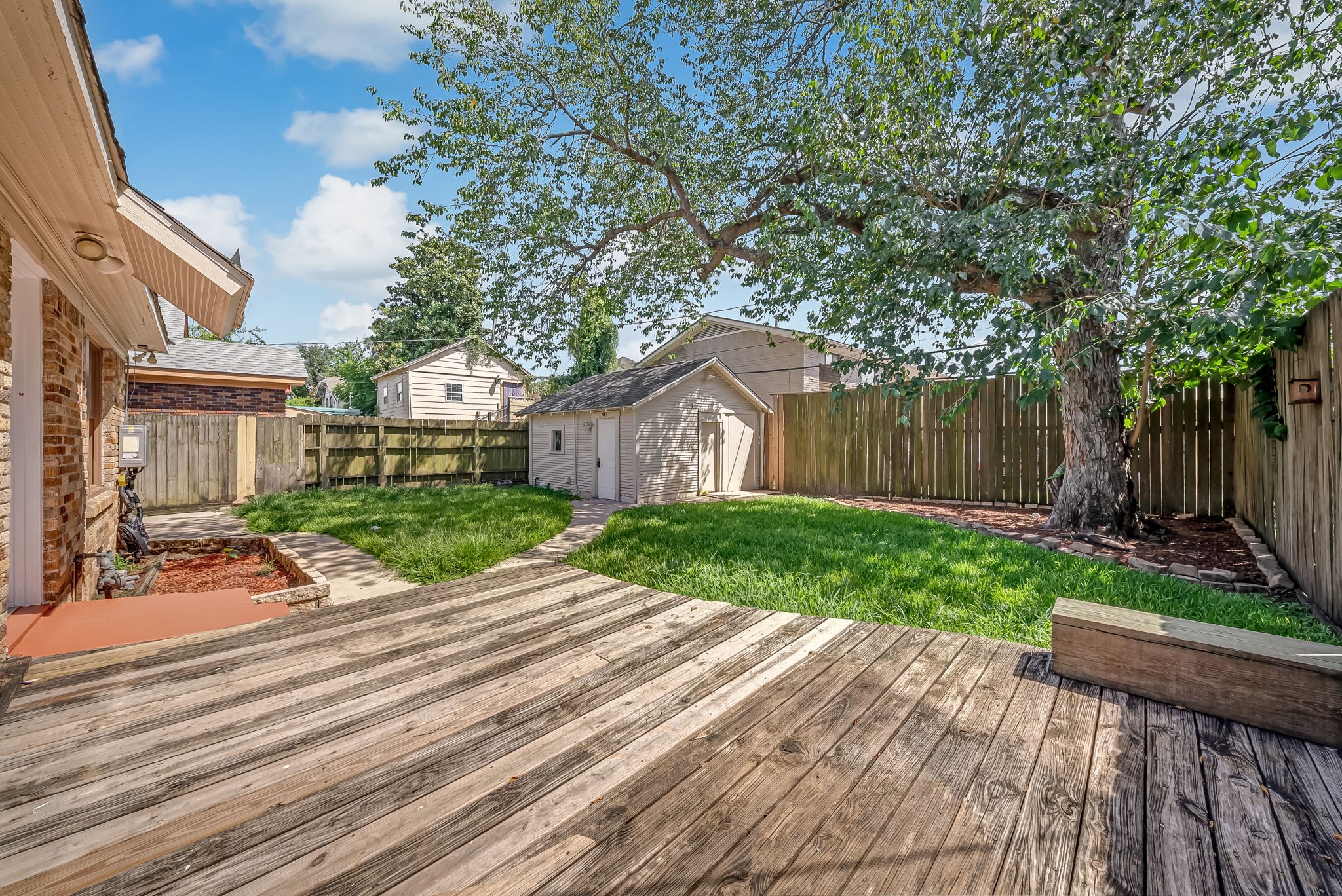 1918 Wentworth Street Property Photo 28