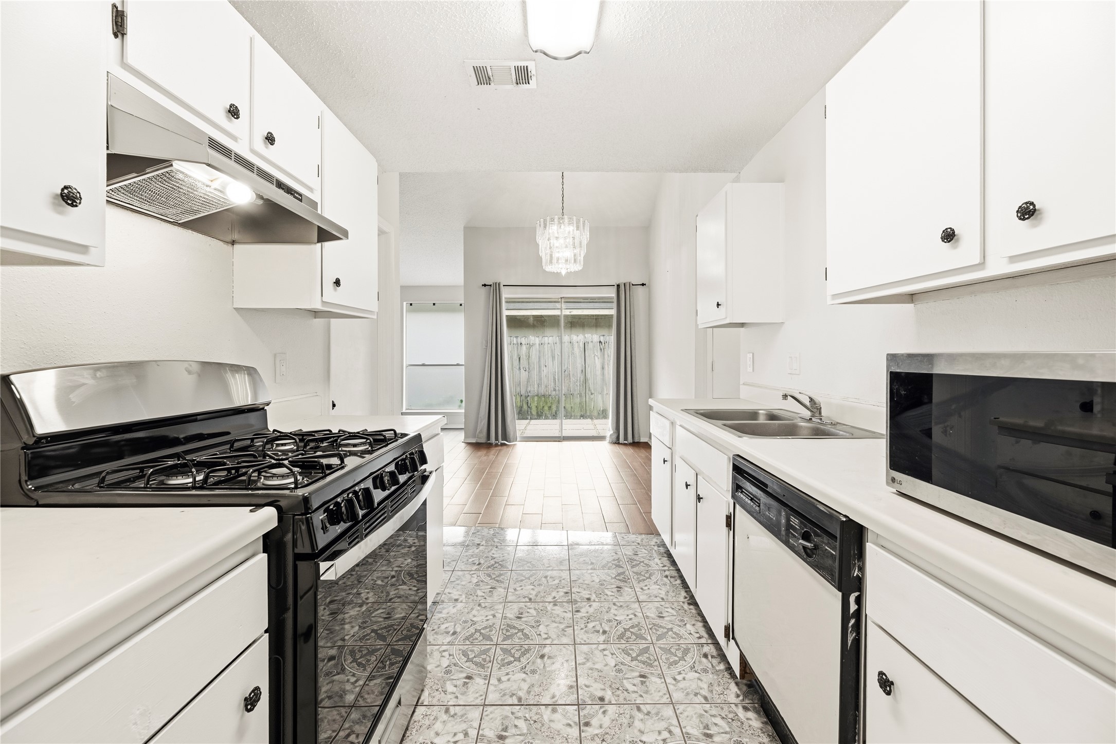 8622 Ashlawn Drive Property Photo 10
