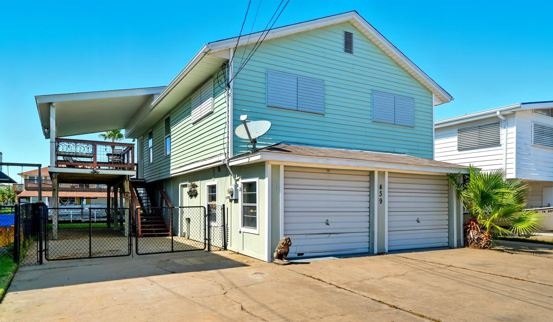 439 Pompano Street Property Photo 4
