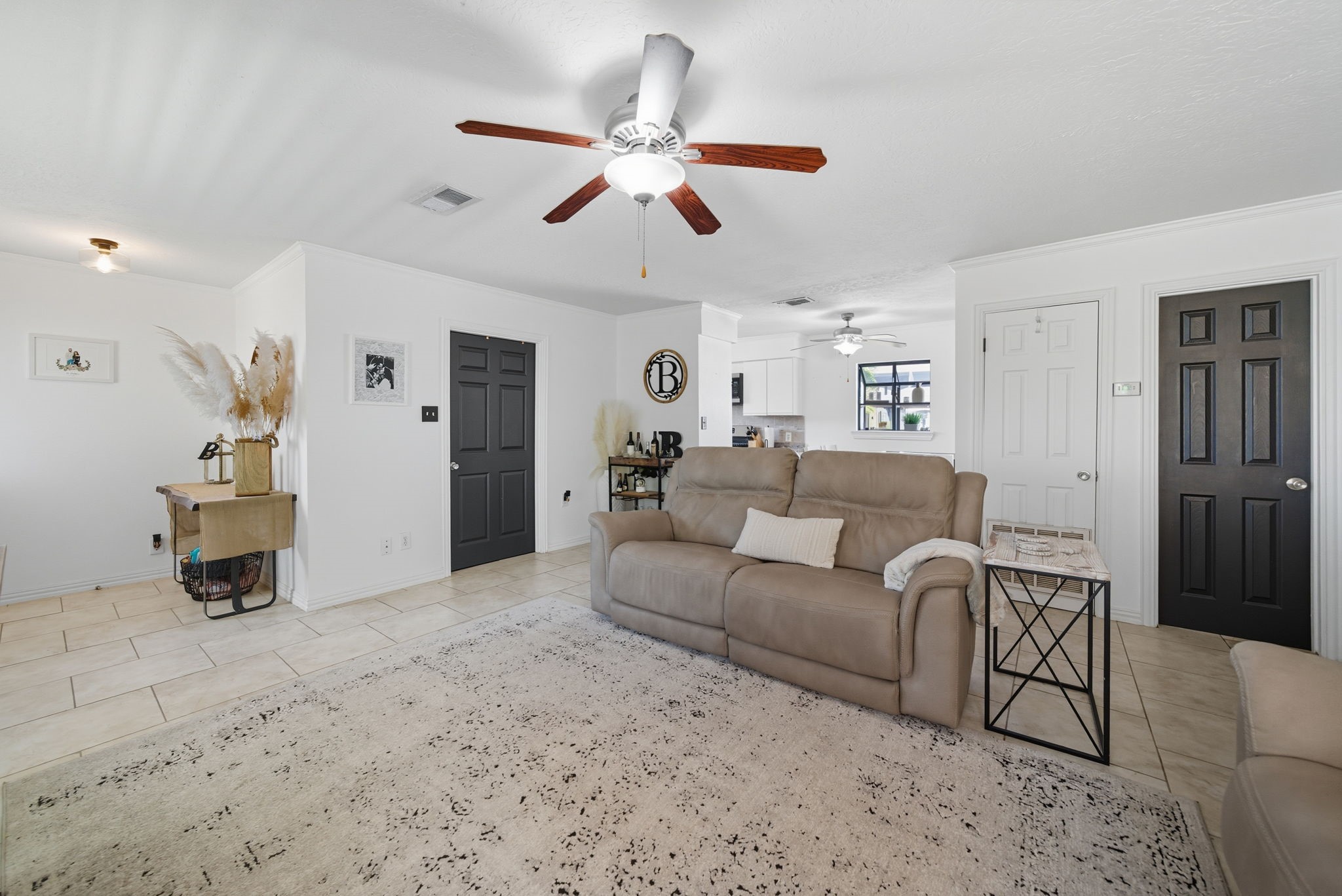 439 Pompano Street Property Photo 8