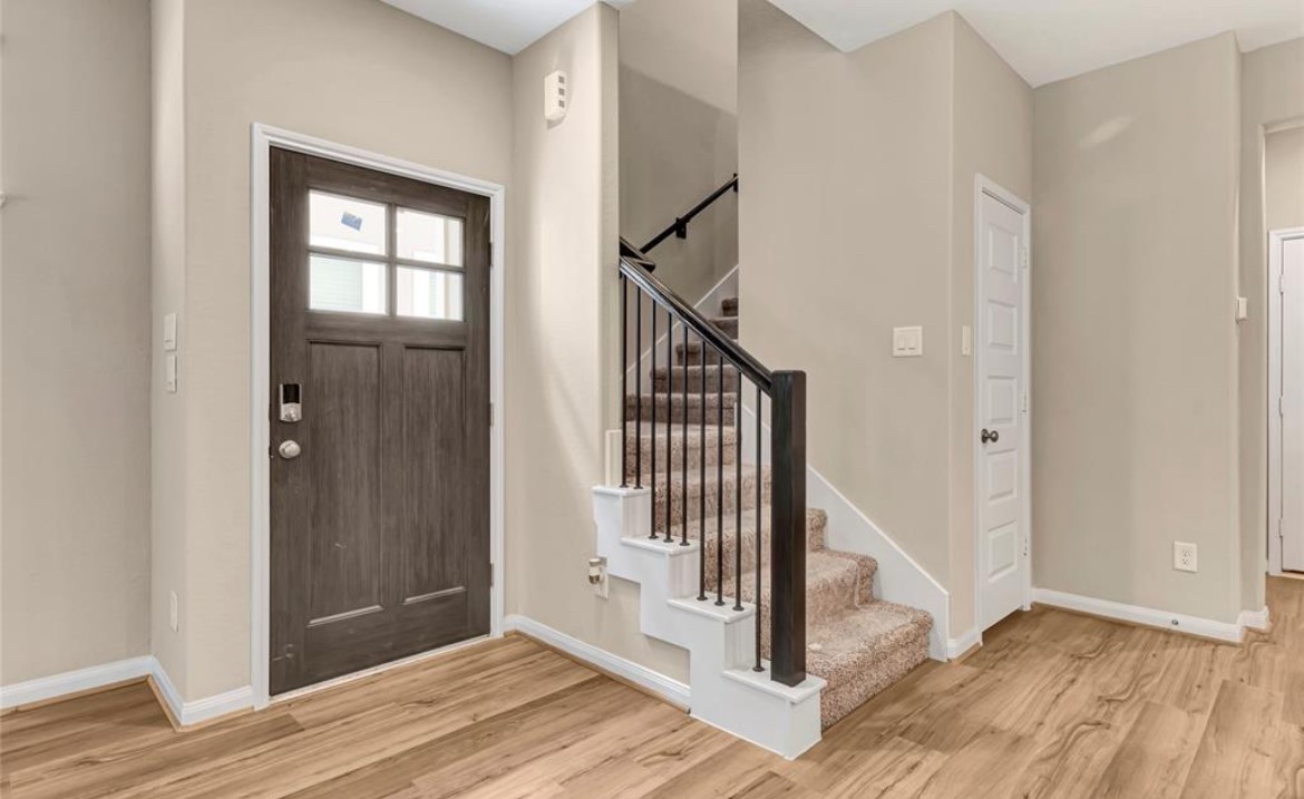16104 Oregon Oak Drive Property Photo 5