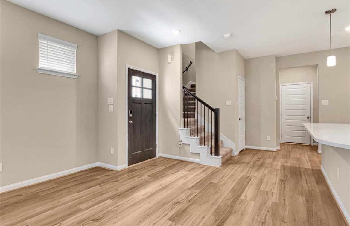 16104 Oregon Oak Drive Property Photo 6