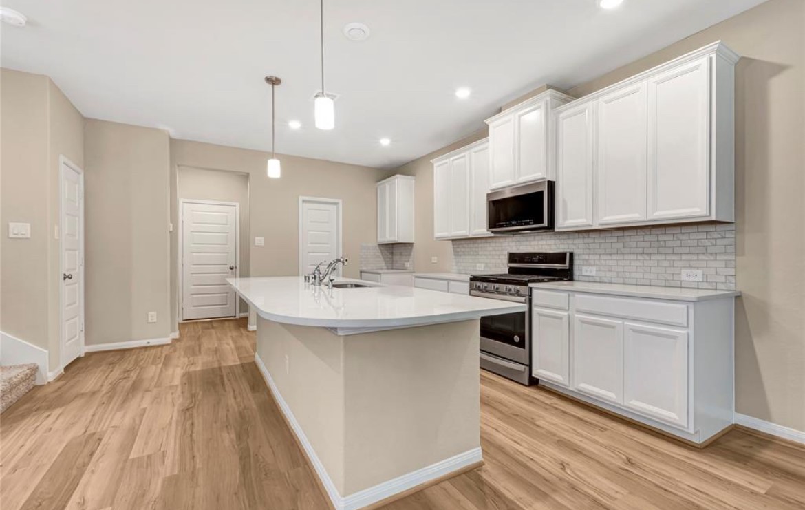 16104 Oregon Oak Drive Property Photo 8