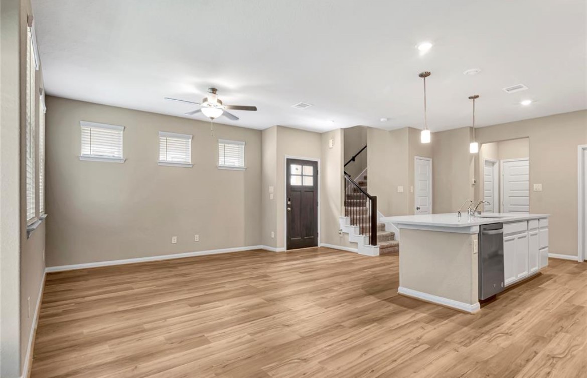 16104 Oregon Oak Drive Property Photo 10
