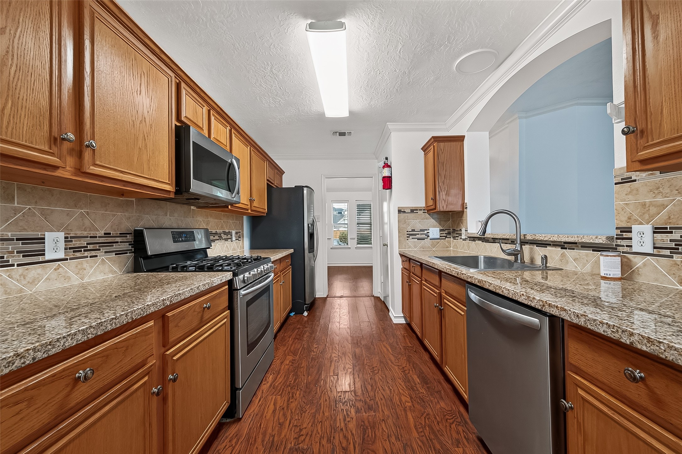 9323 Eaglewood Shadow Court Property Photo 4