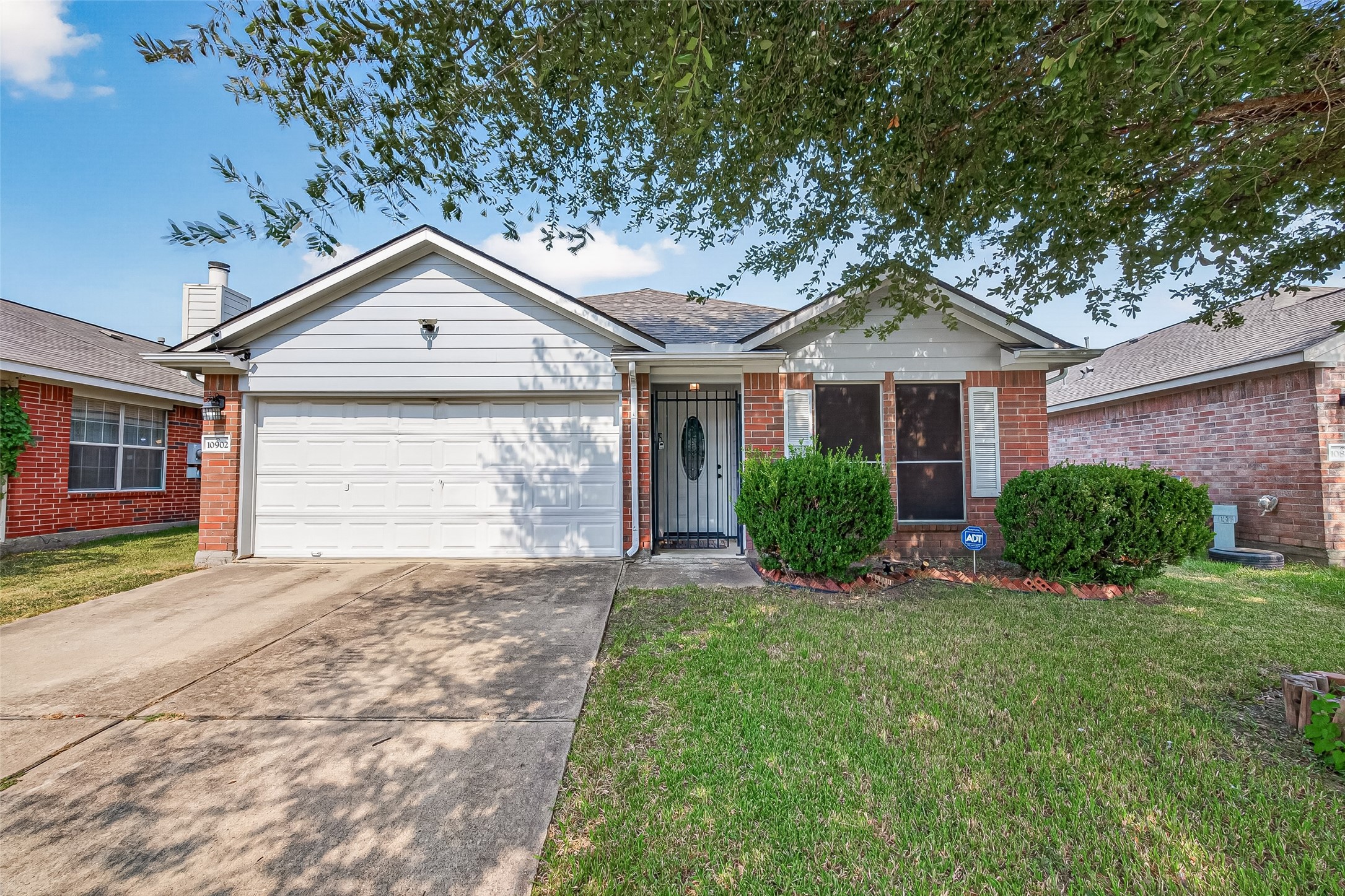 10902 Primrose Acres Lane Property Photo 1