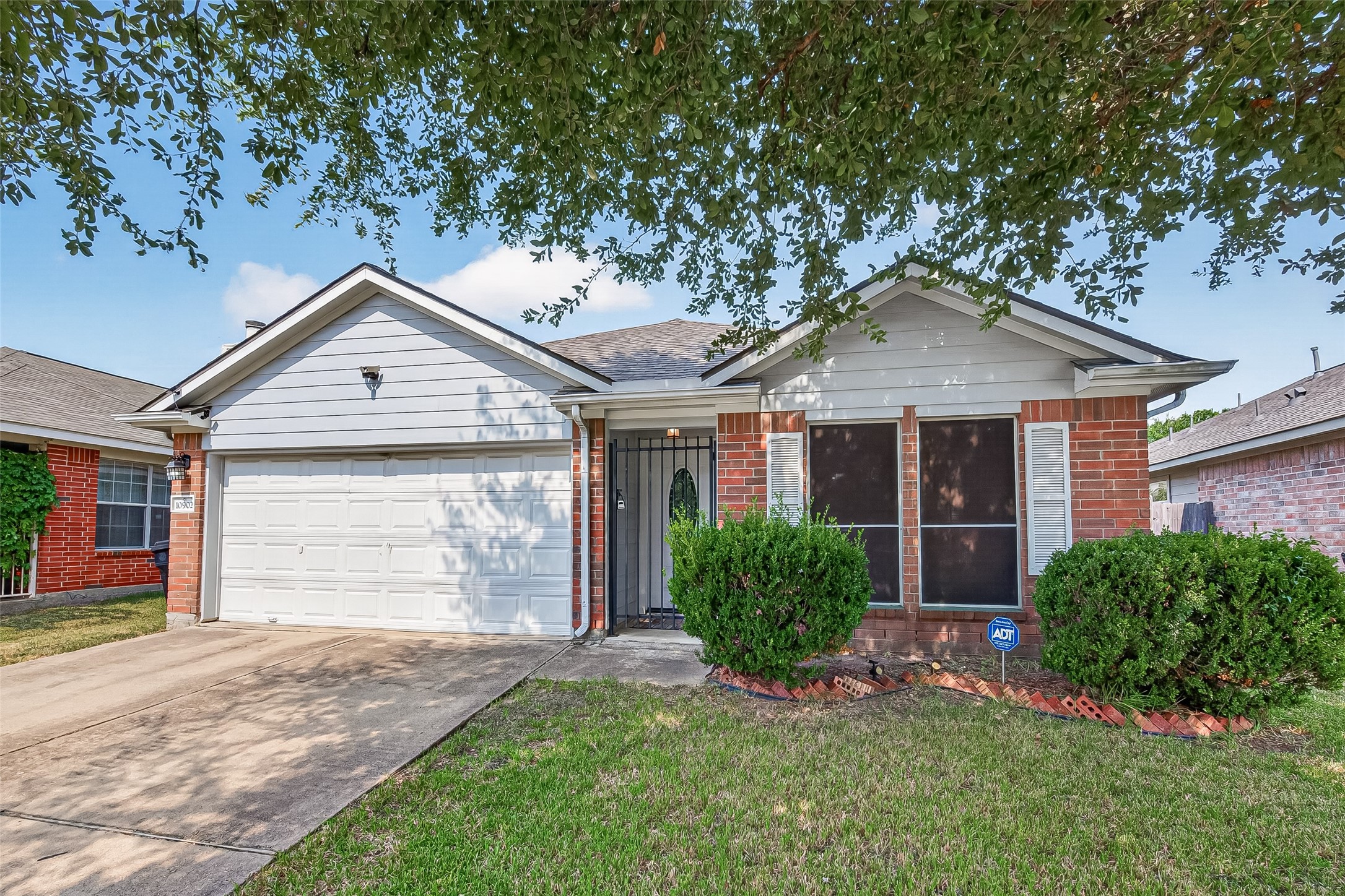 10902 Primrose Acres Lane Property Photo 2