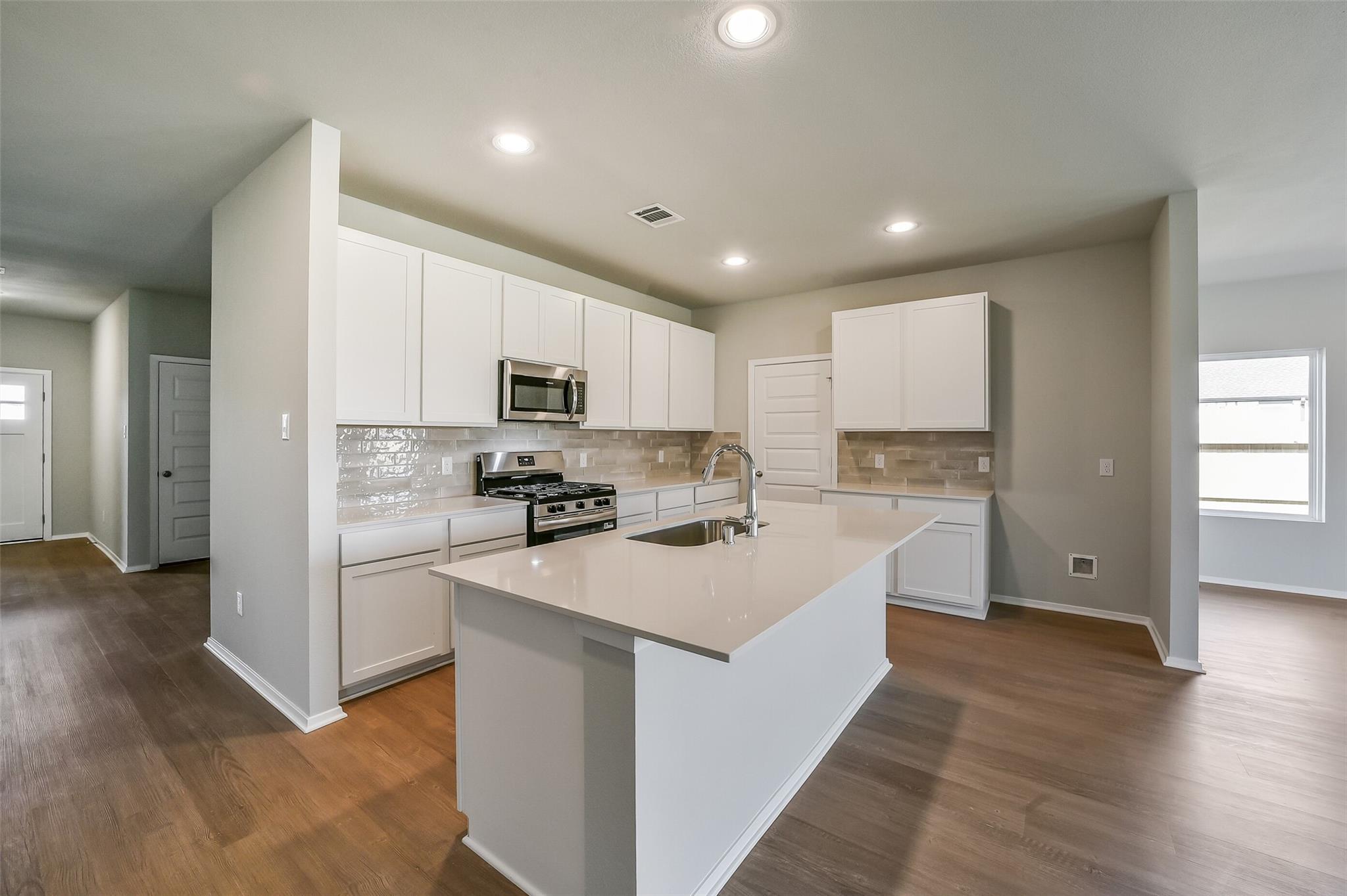 520 Deep Sands Drive Property Photo 8