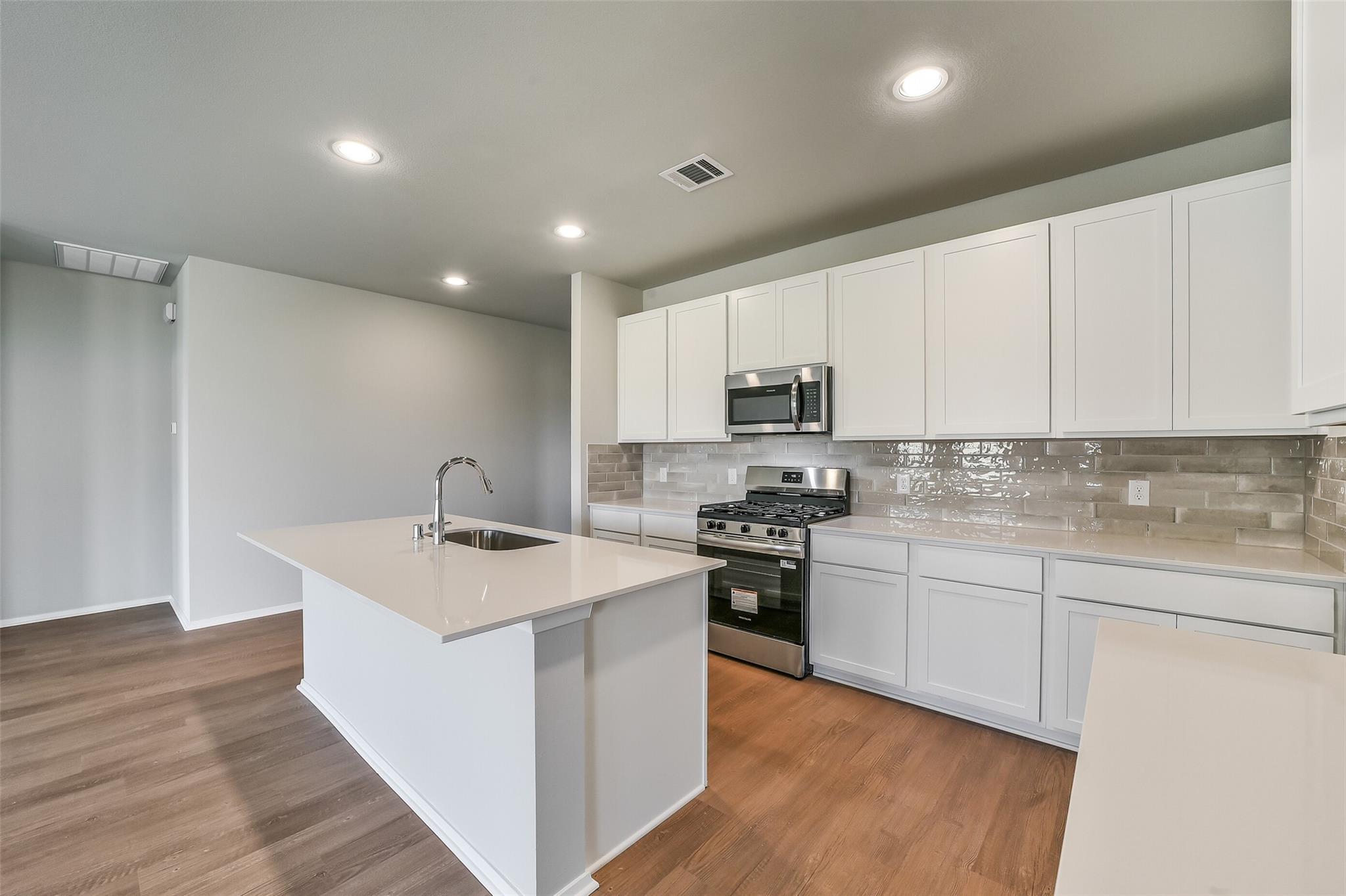 520 Deep Sands Drive Property Photo 10