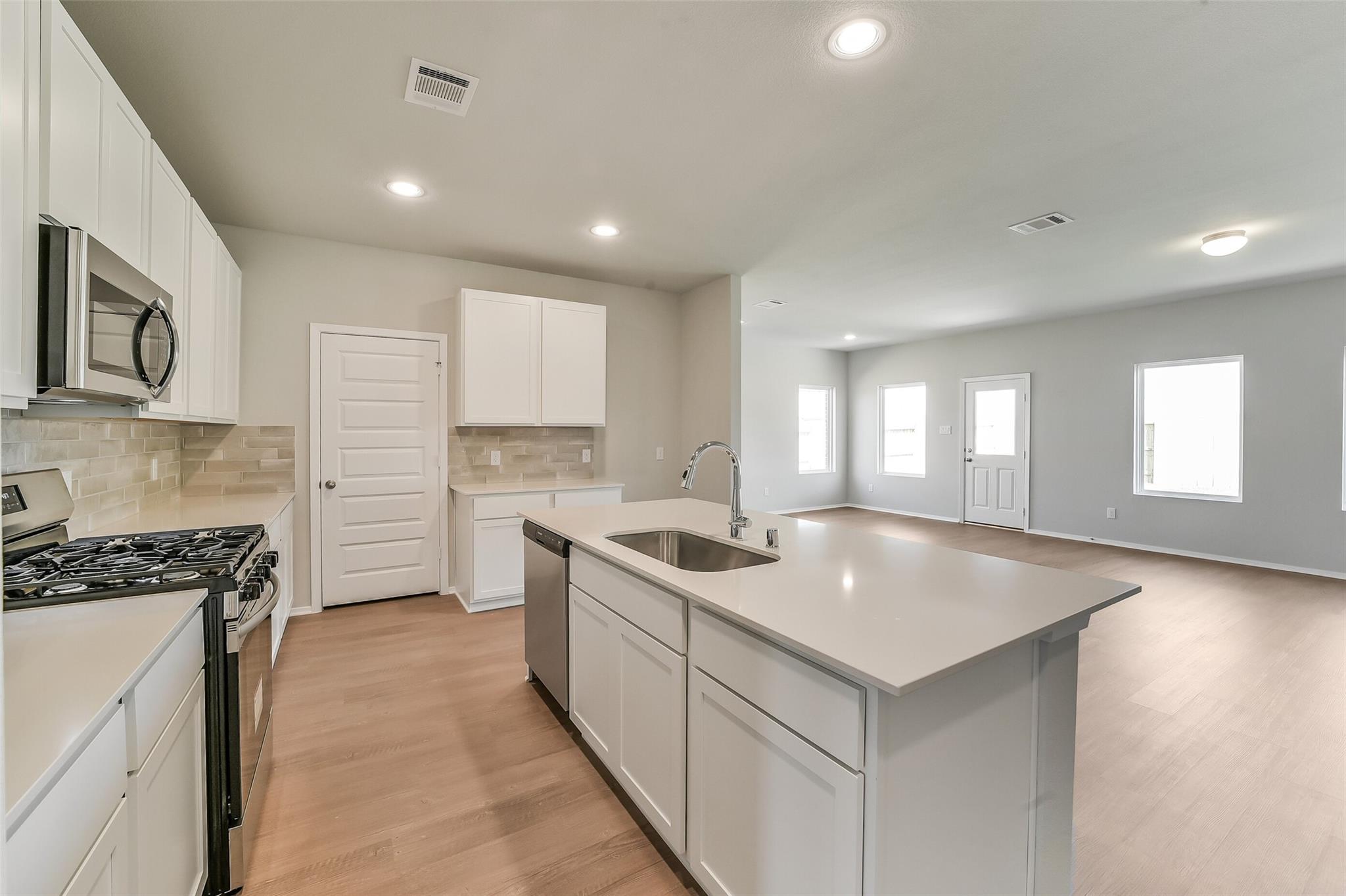 520 Deep Sands Drive Property Photo 11