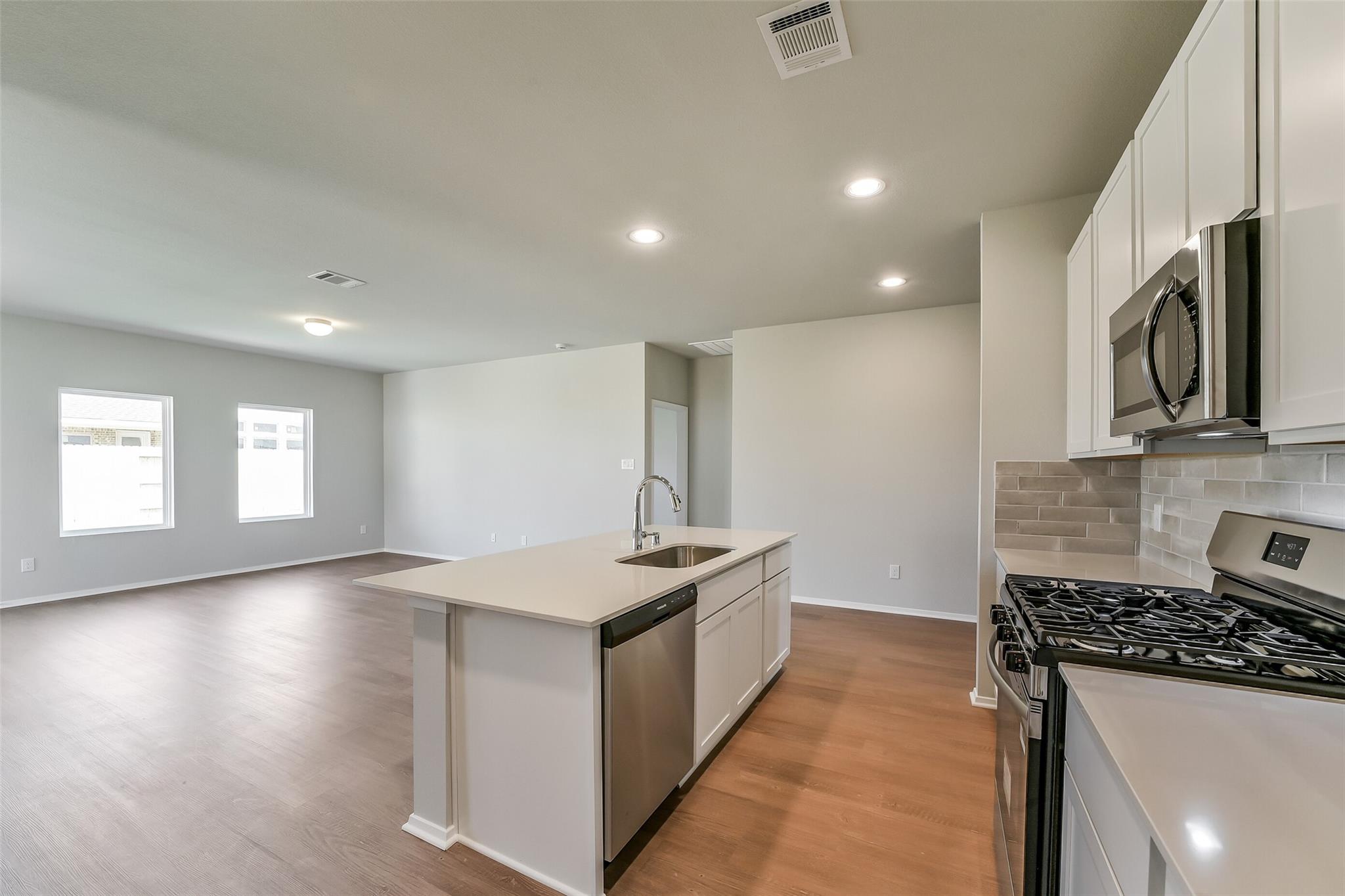 520 Deep Sands Drive Property Photo 12