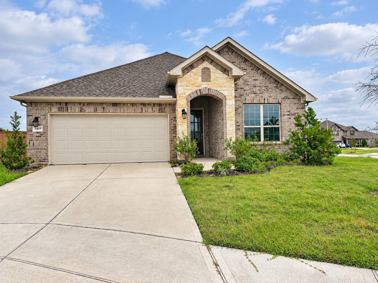 2409 Table Rock Court Property Photo 1