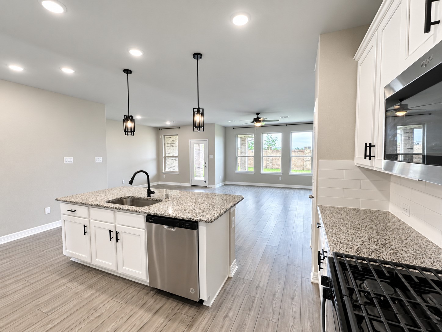 2409 Table Rock Court Property Photo 2