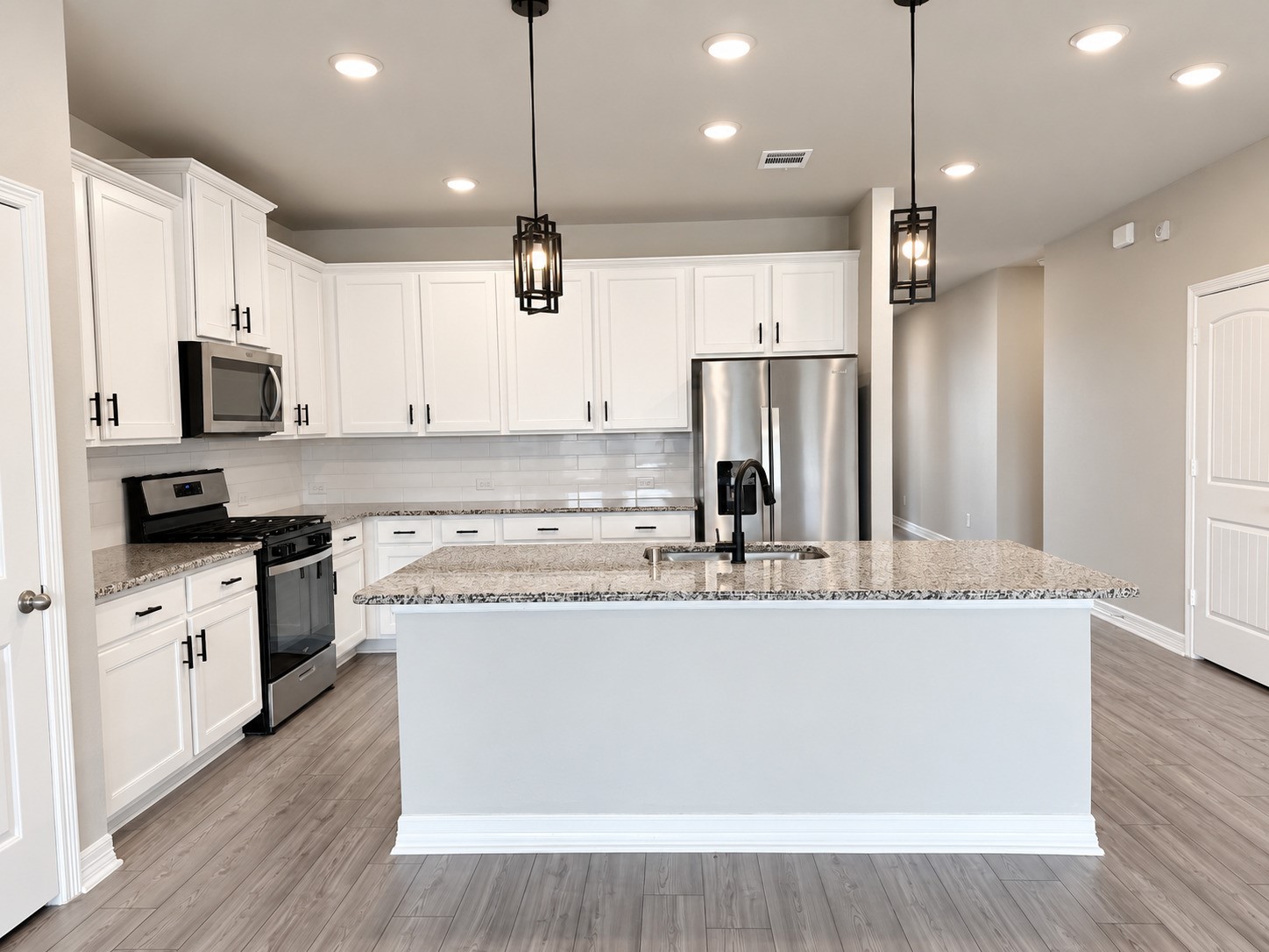 2409 Table Rock Court Property Photo 4