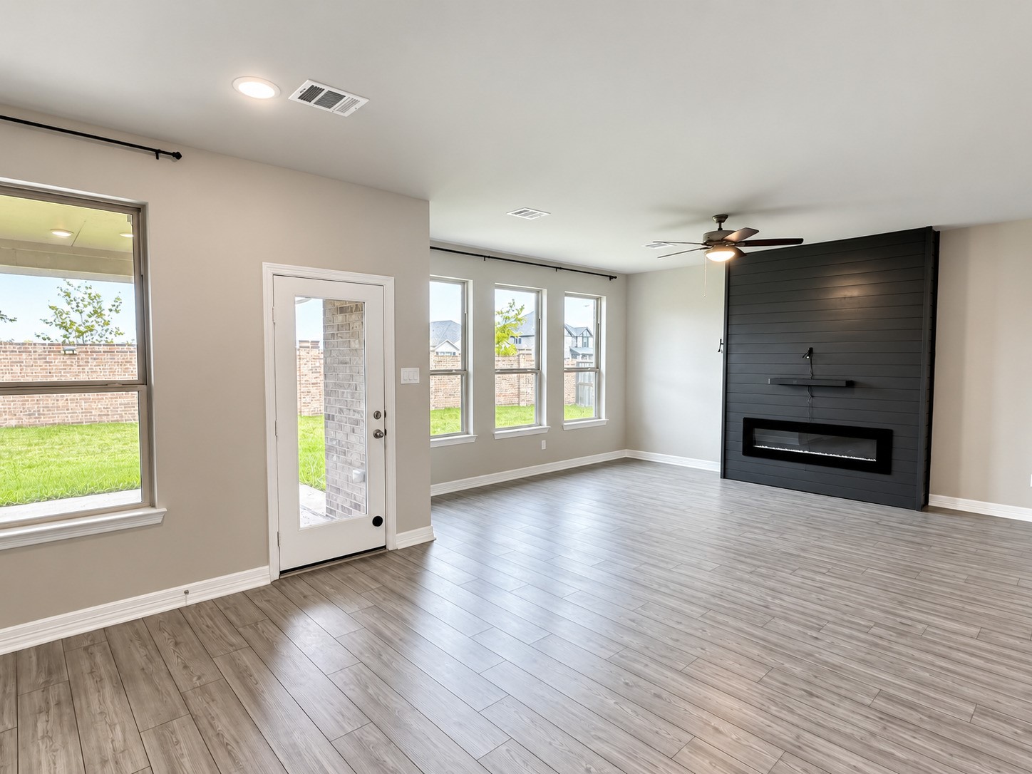 2409 Table Rock Court Property Photo 6