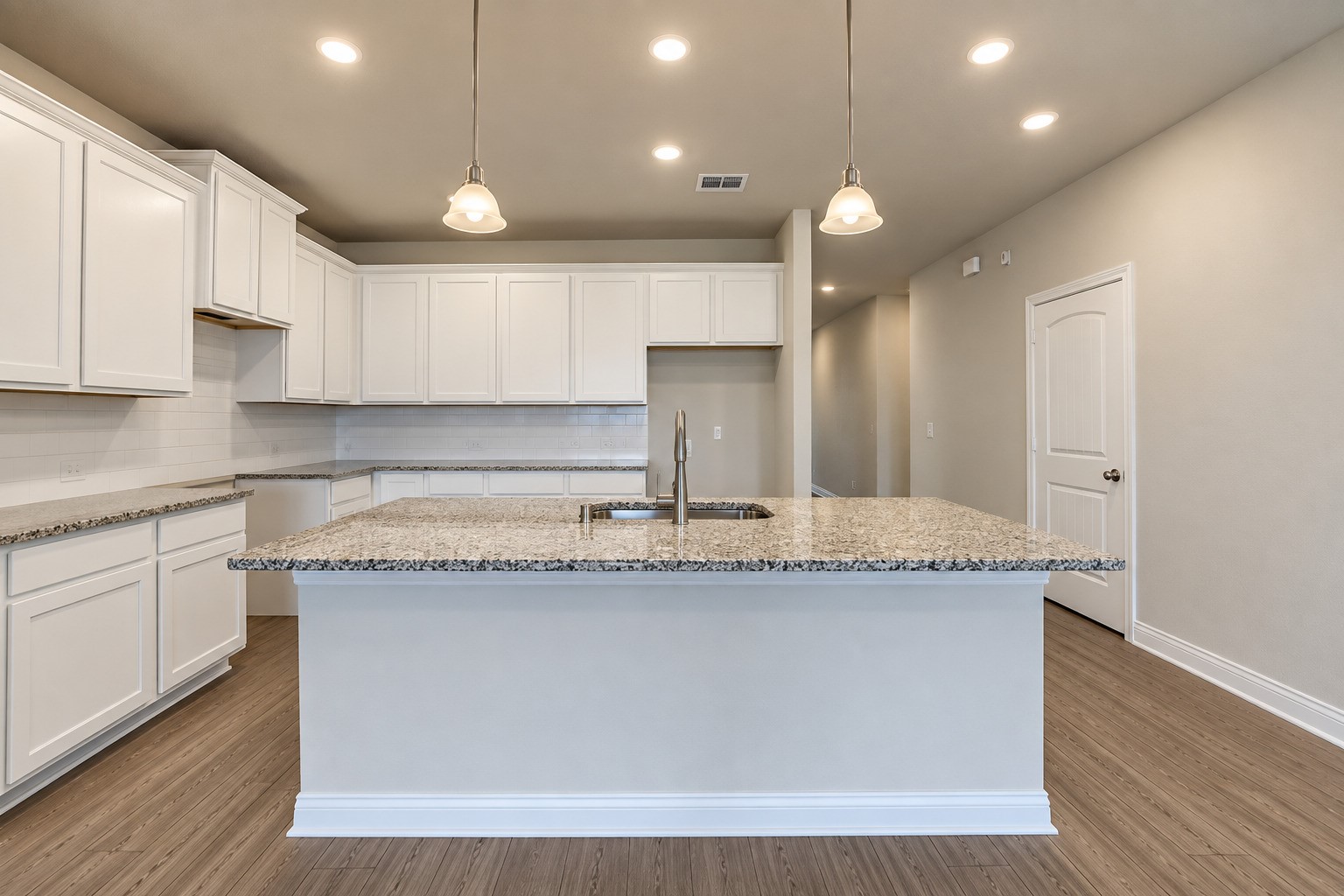 2409 Table Rock Court Property Photo 7