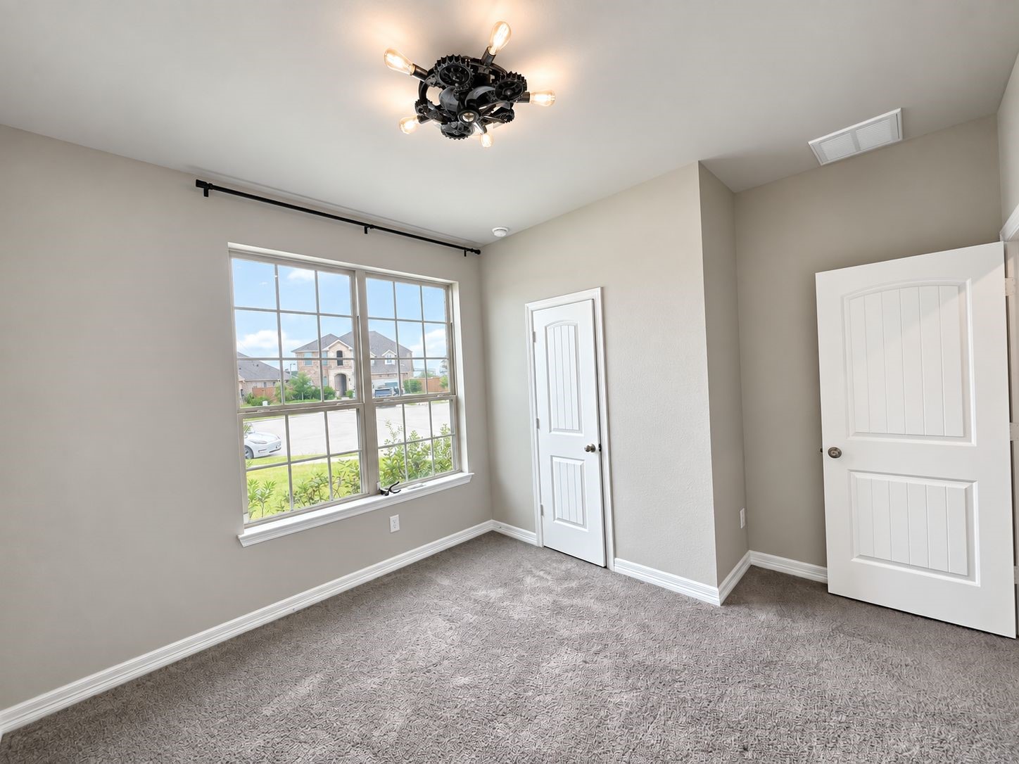 2409 Table Rock Court Property Photo 21