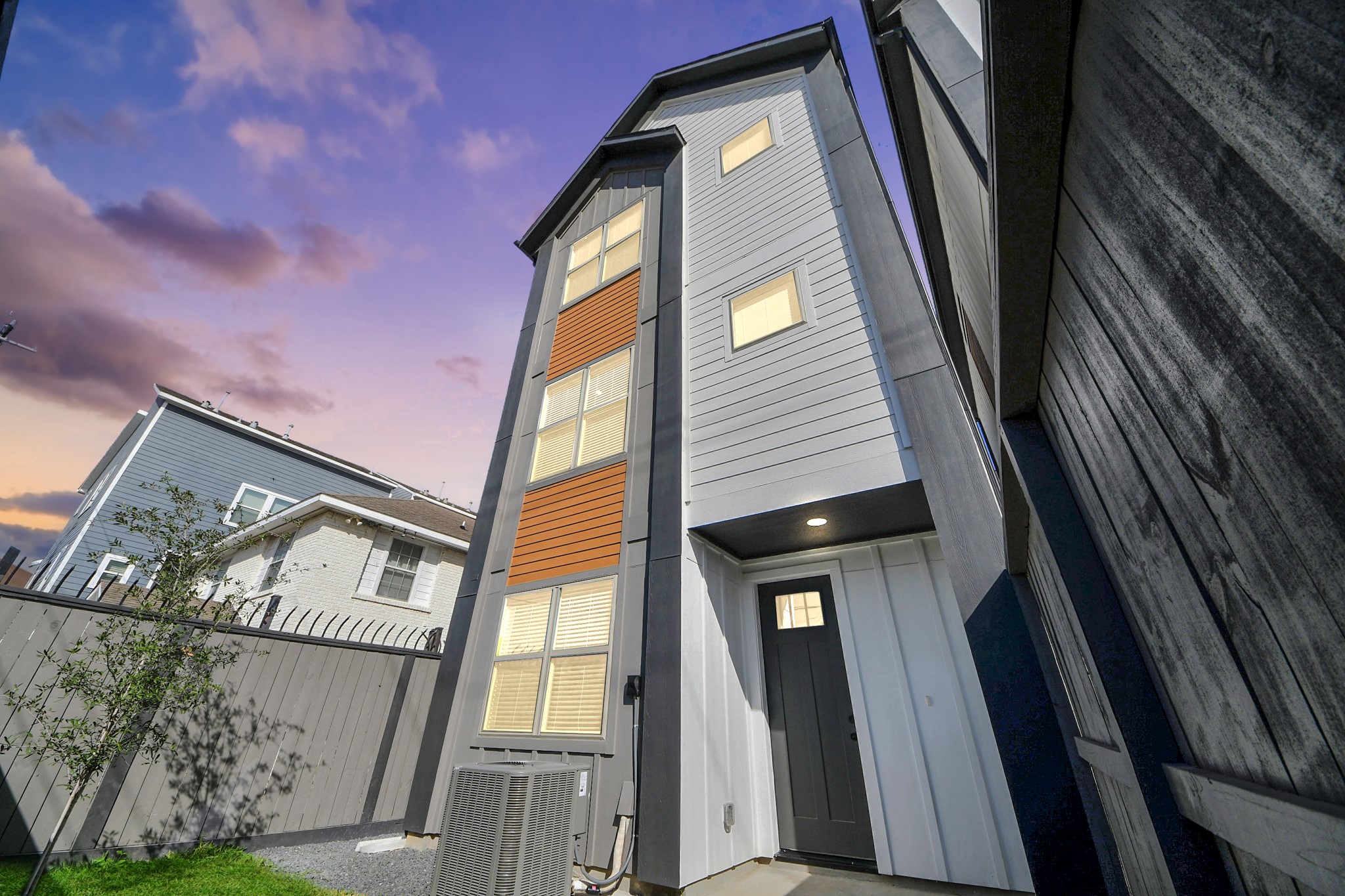 2524 Live Oak Street Property Photo 2