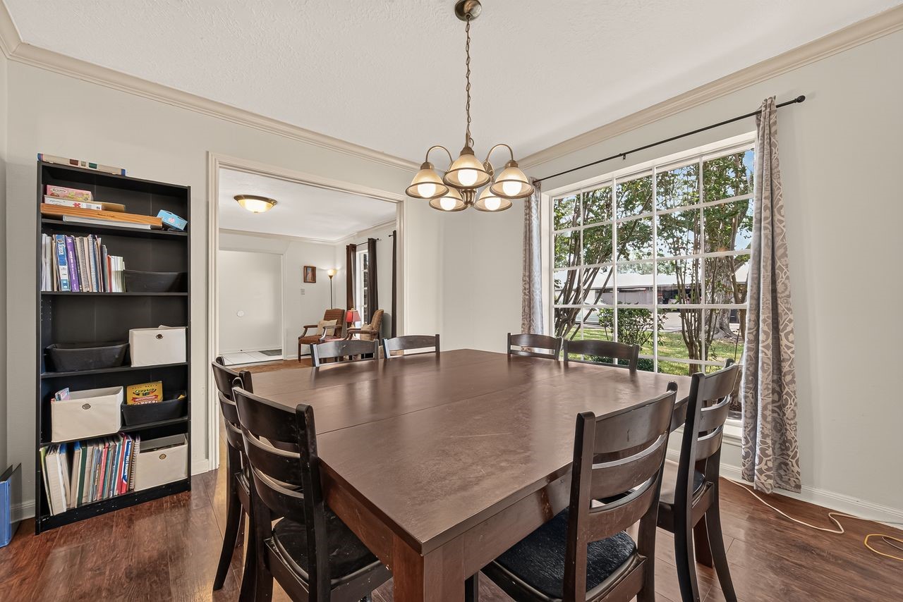 2025 Briar Lane Property Photo 4