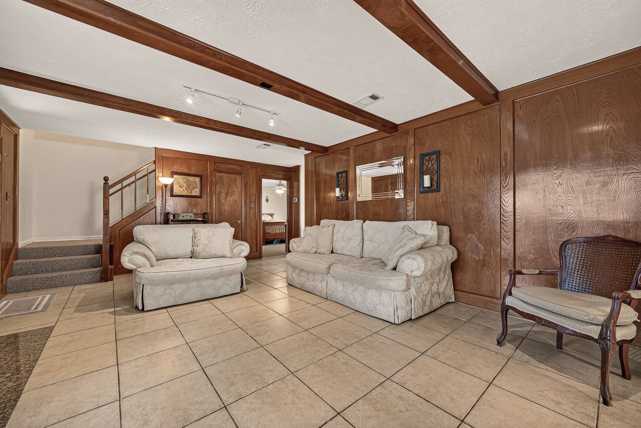 2025 Briar Lane Property Photo 6