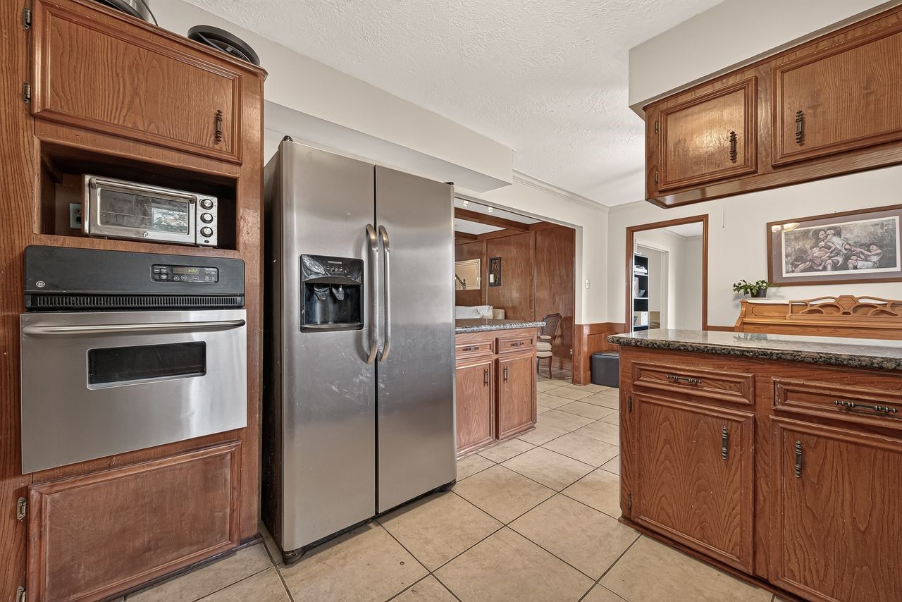 2025 Briar Lane Property Photo 10