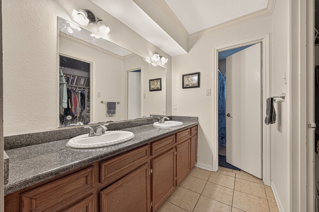 2025 Briar Lane Property Photo 15