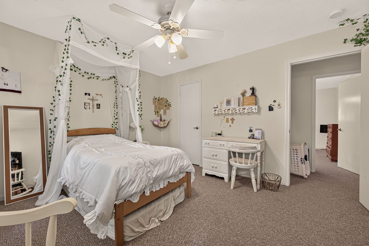 2025 Briar Lane Property Photo 16