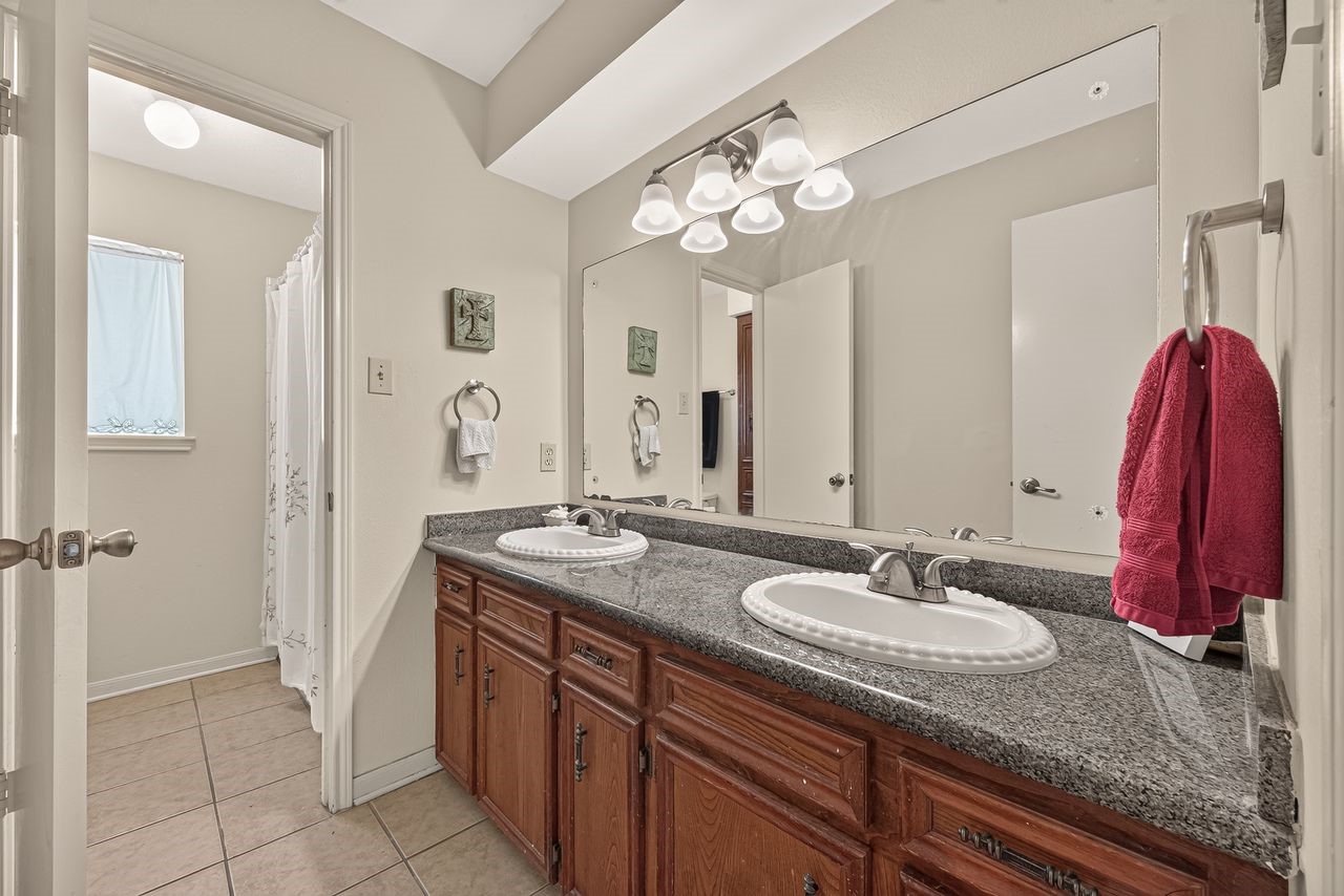 2025 Briar Lane Property Photo 18