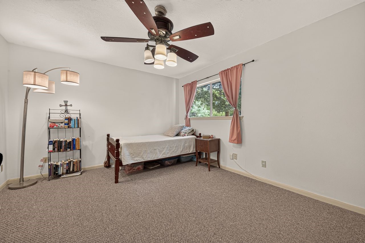 2025 Briar Lane Property Photo 19