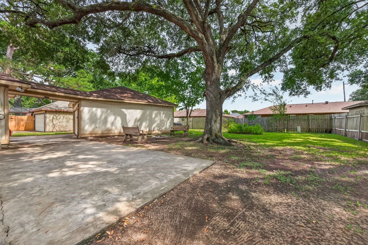 2025 Briar Lane Property Photo 23