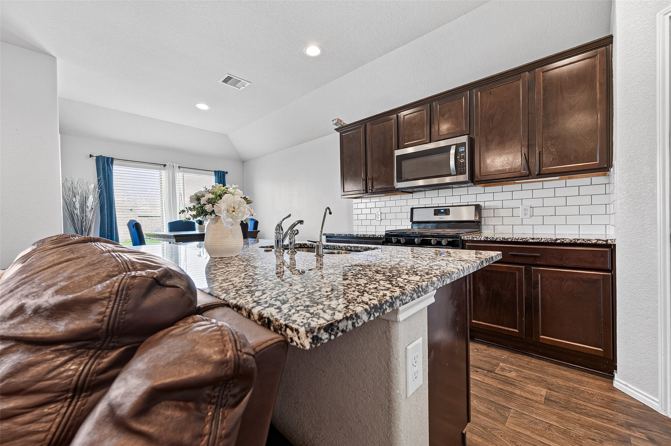 930 Bright Lotus Lane Property Photo 8